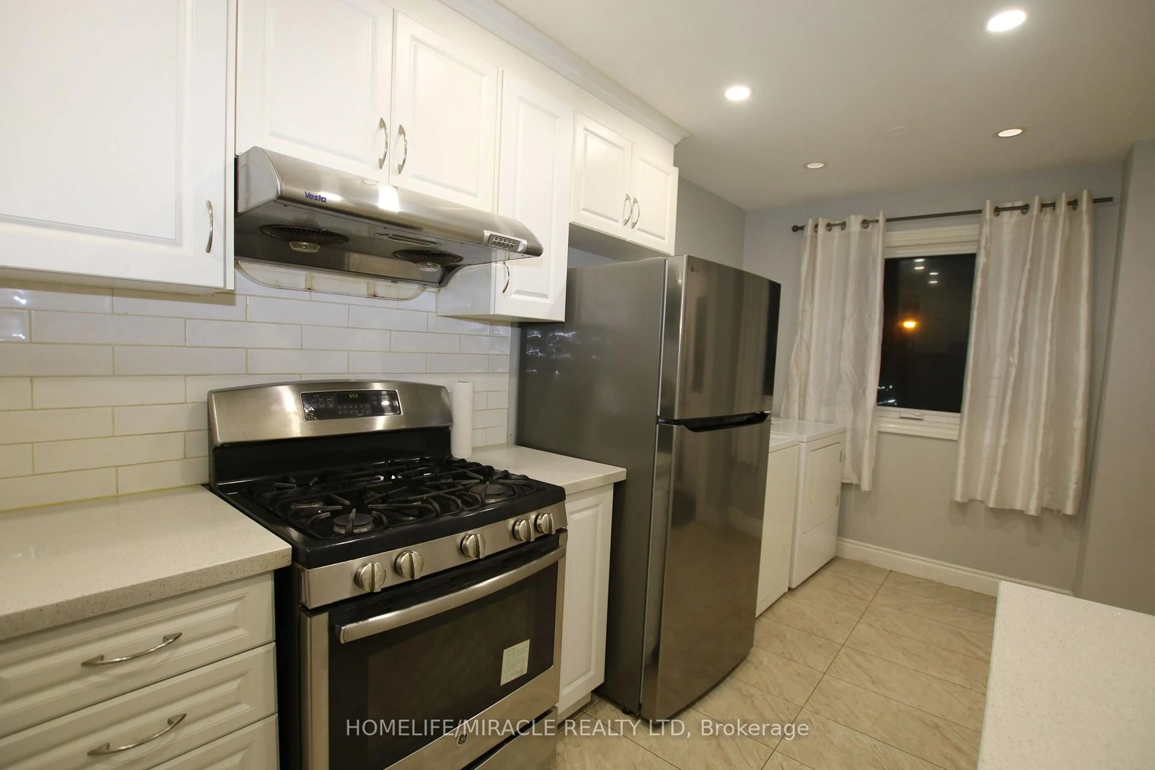 Standard kitchen, ceramic/tile floor for 3 GATSBY Sq, Brampton Ontario L6S 2H4