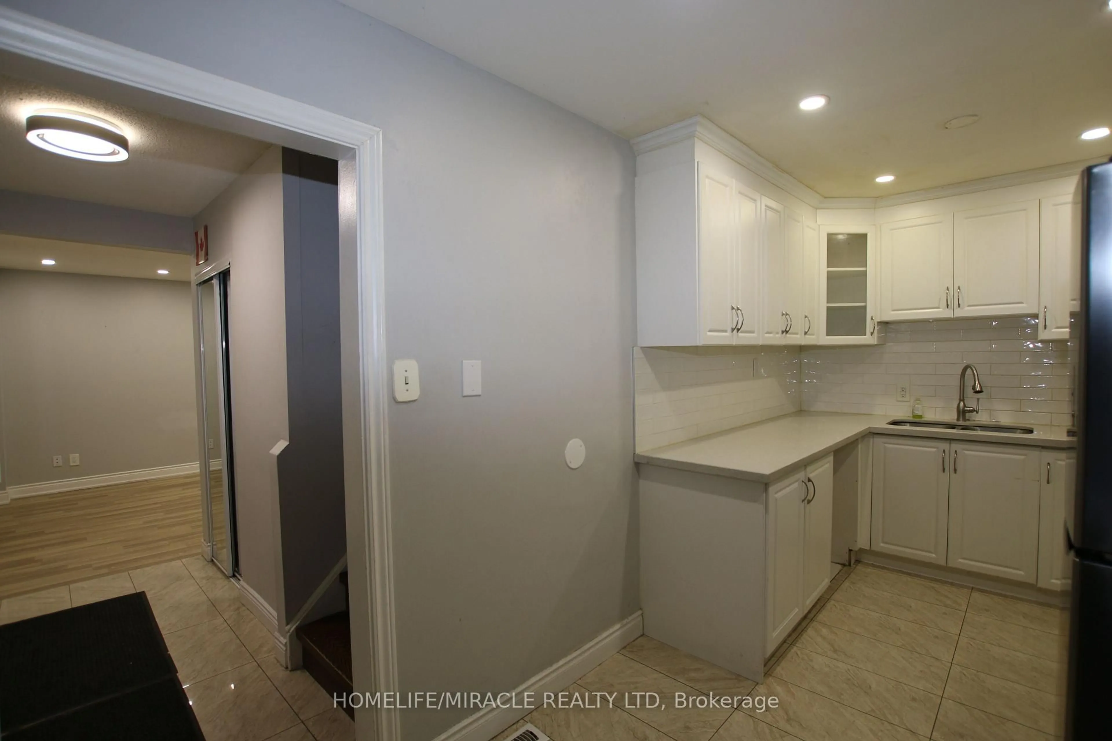Standard kitchen, ceramic/tile floor for 3 GATSBY Sq, Brampton Ontario L6S 2H4