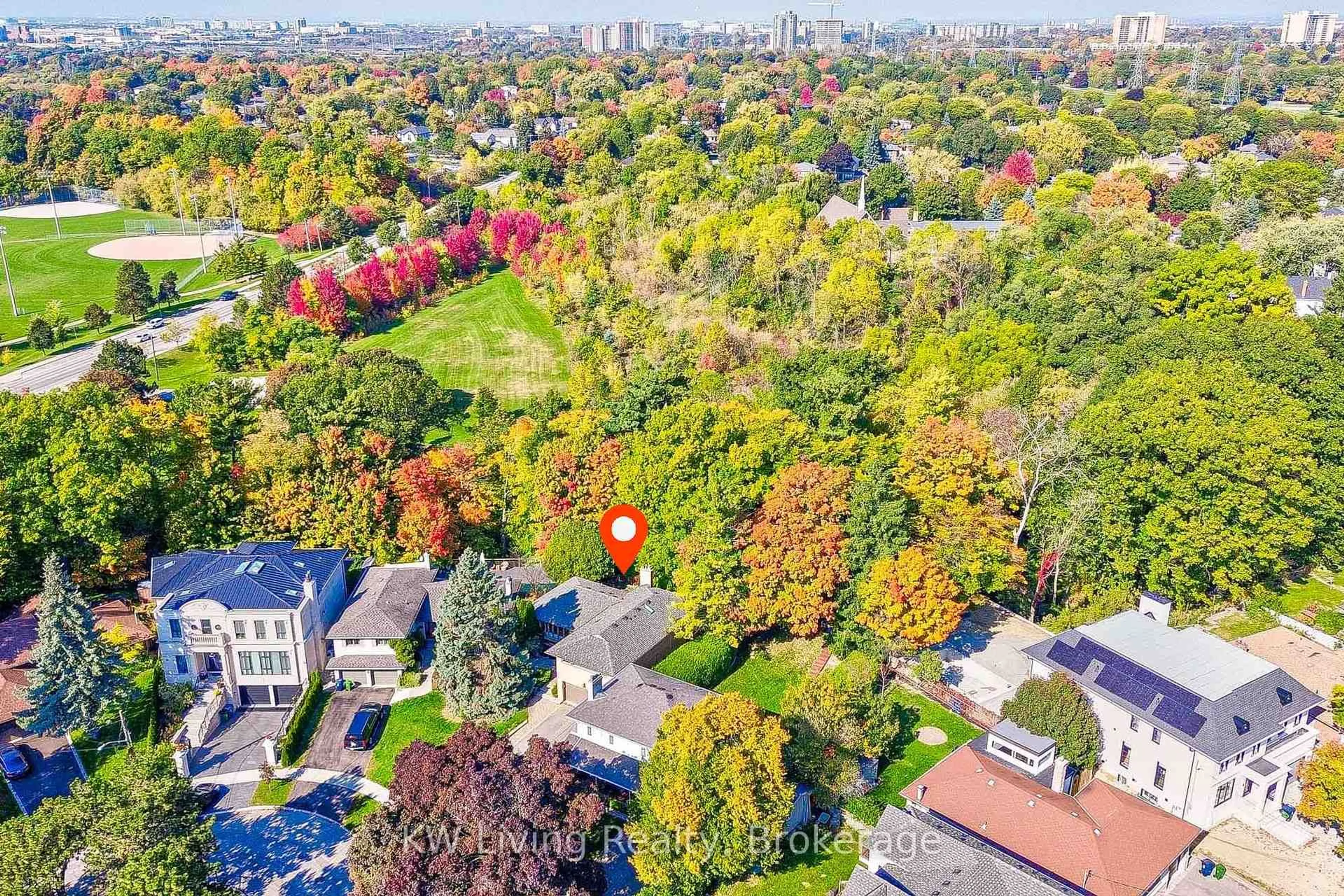 A pic from outside/outdoor area/front of a property/back of a property/a pic from drone, street for 6 Hillavon Dr, Toronto Ontario M9B 2P5
