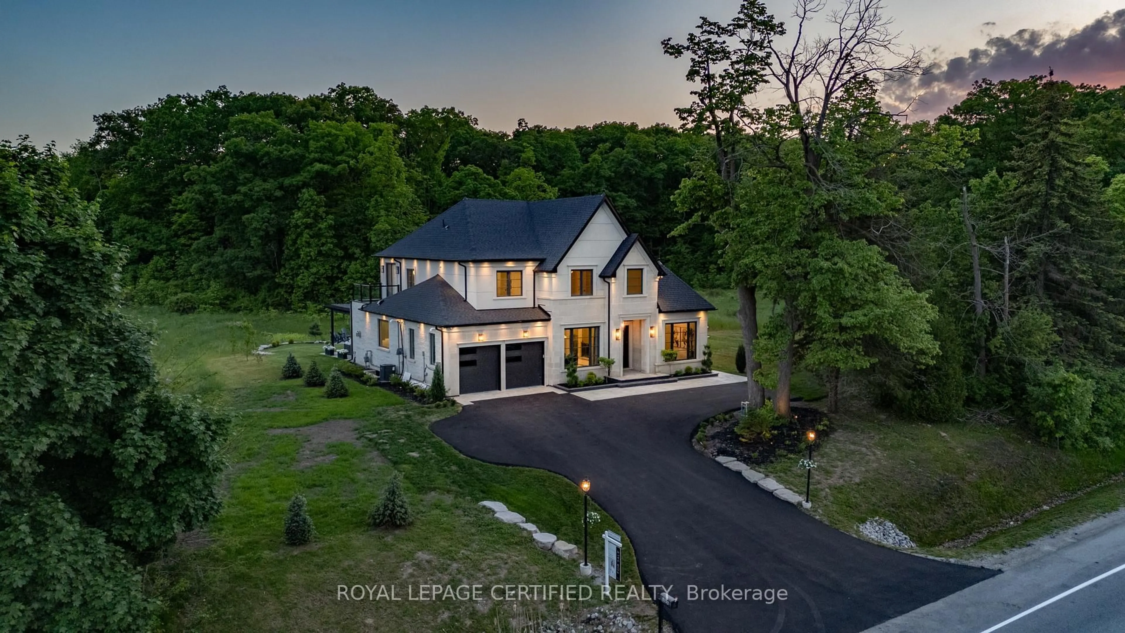 A pic from outside/outdoor area/front of a property/back of a property/a pic from drone, street for 3232 GUELPH Line, Burlington Ontario L7P 0R3