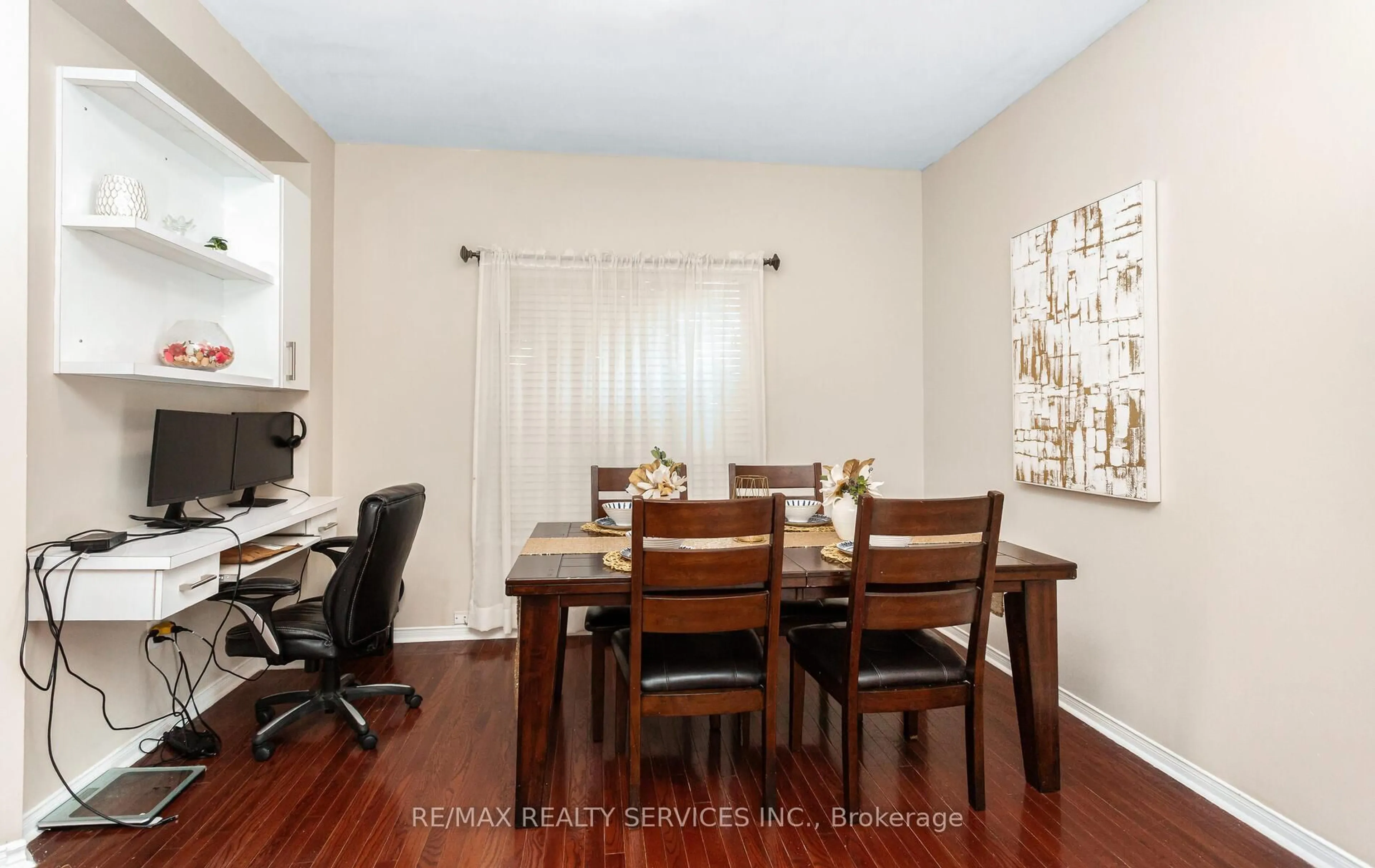 Dining room, wood/laminate floor for 3770 Brinwood Gate, Mississauga Ontario L5M 7H2