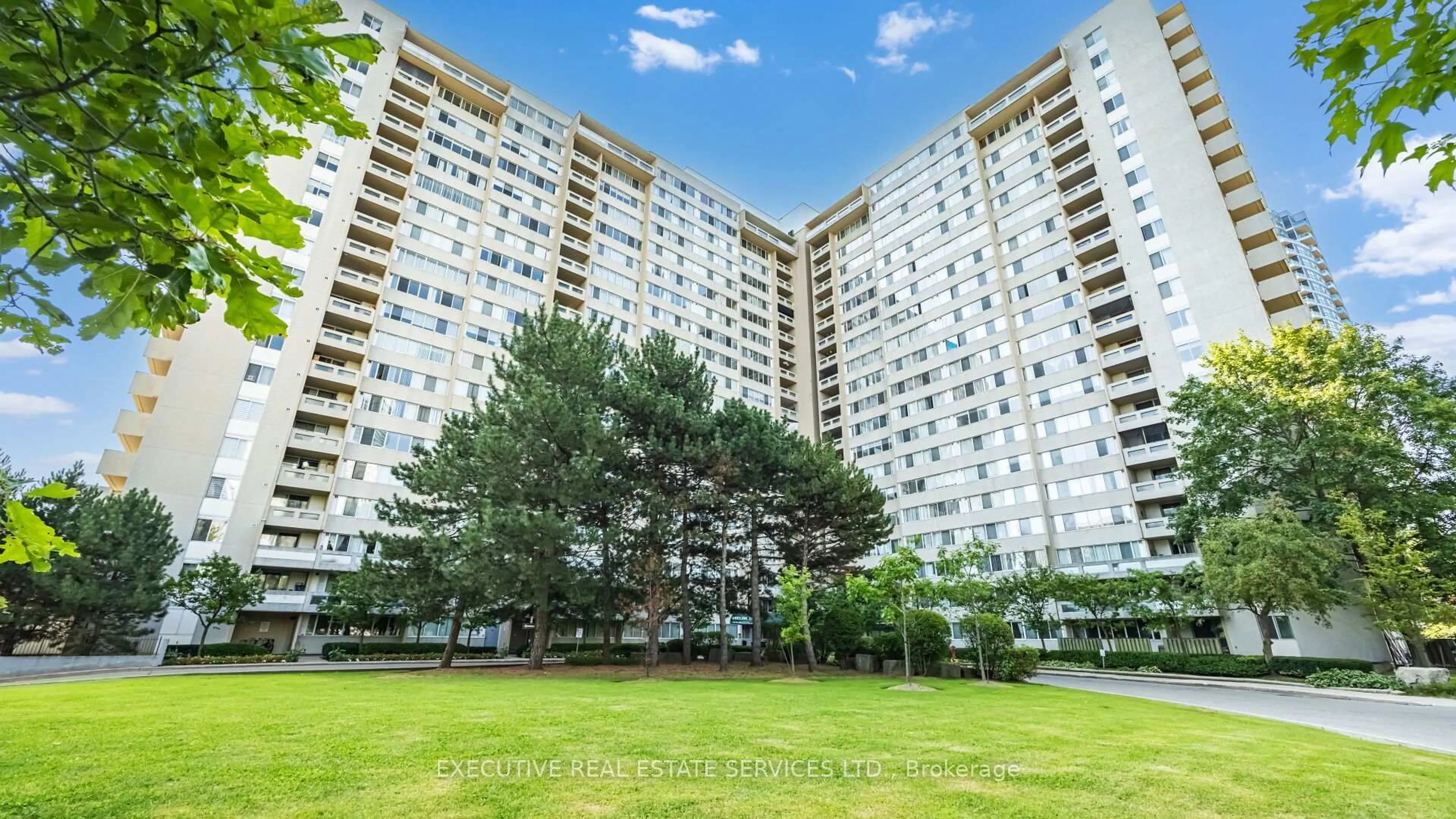 A pic from outside/outdoor area/front of a property/back of a property/a pic from drone, city buildings view from balcony for 3590 KANEFF Cres #2002, Mississauga Ontario L5A 3X3