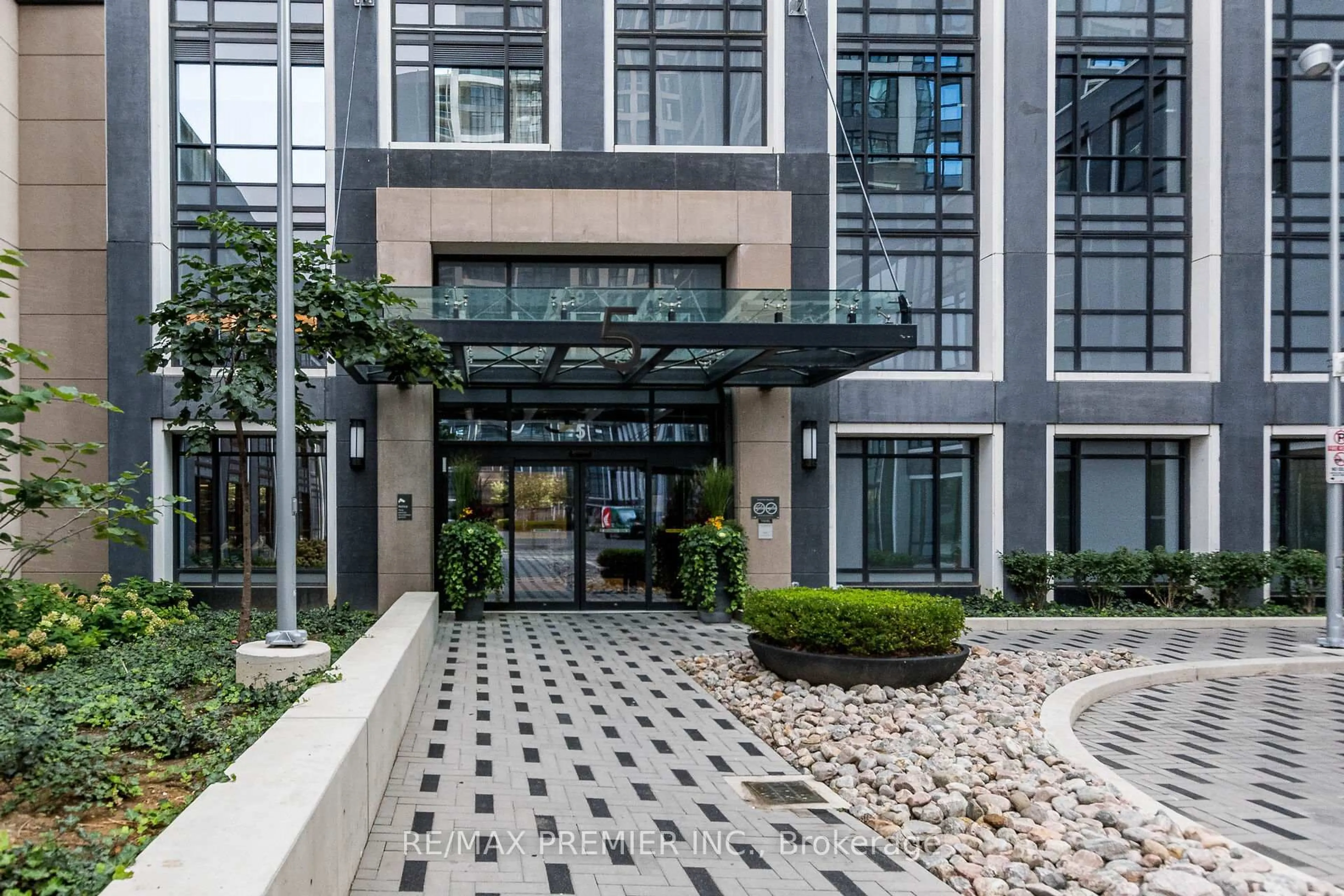 Indoor foyer for 5 Mabelle Ave #1029, Toronto Ontario M9A 0C8