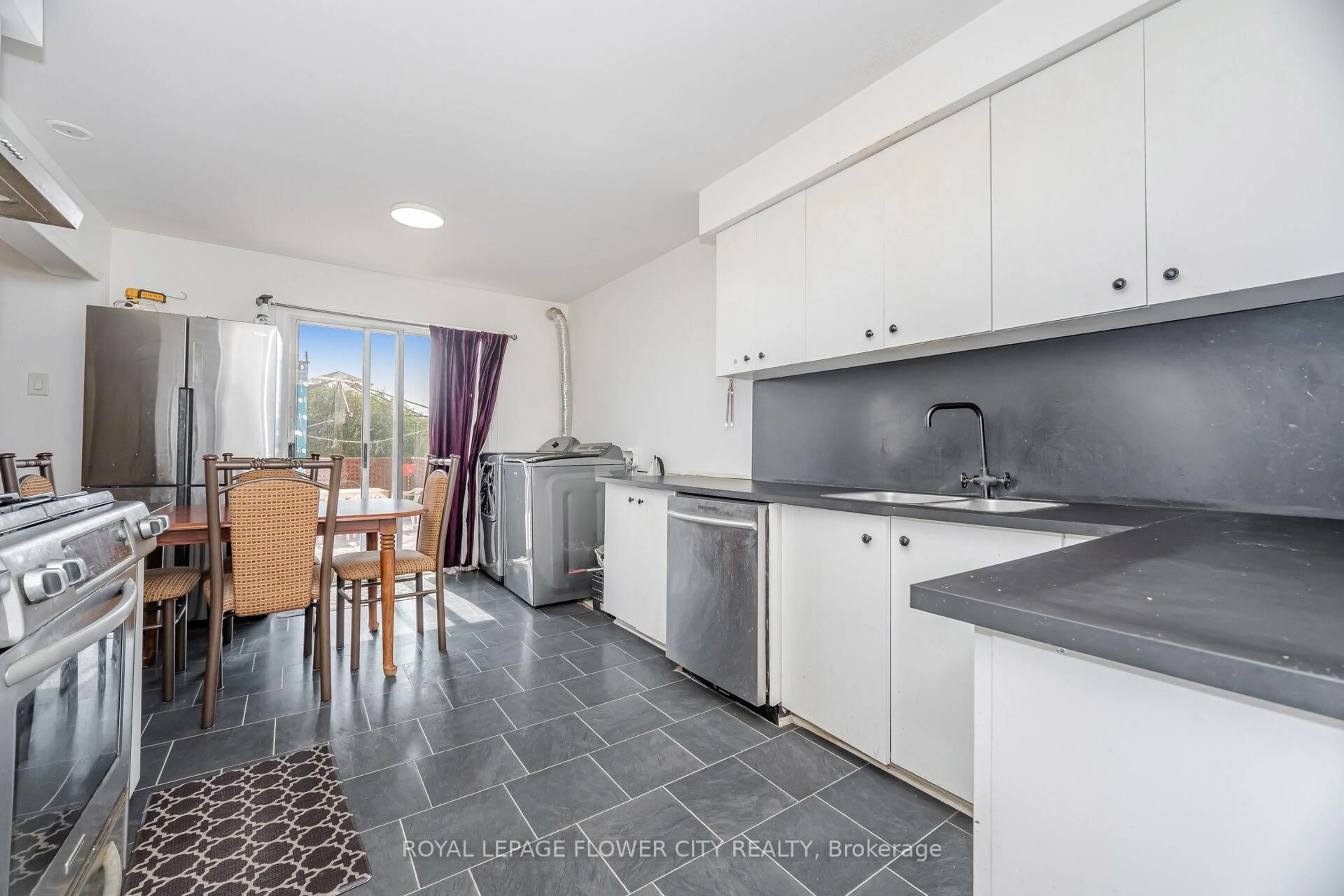 Standard kitchen, unknown for 131 Millstone Dr, Brampton Ontario L6Y 4P4