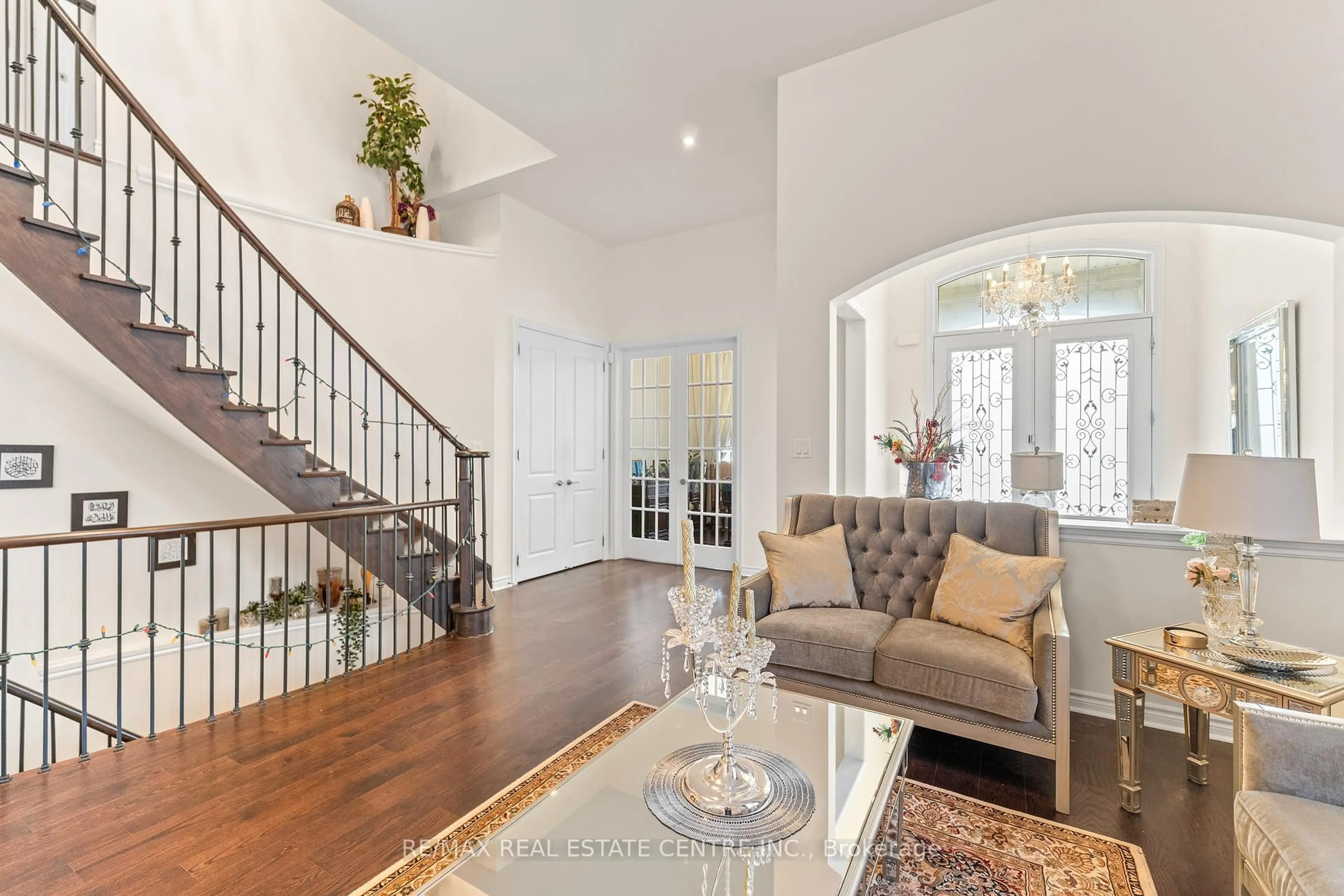 Indoor entryway for 1 Astrantia Way, Brampton Ontario L6X 1P3
