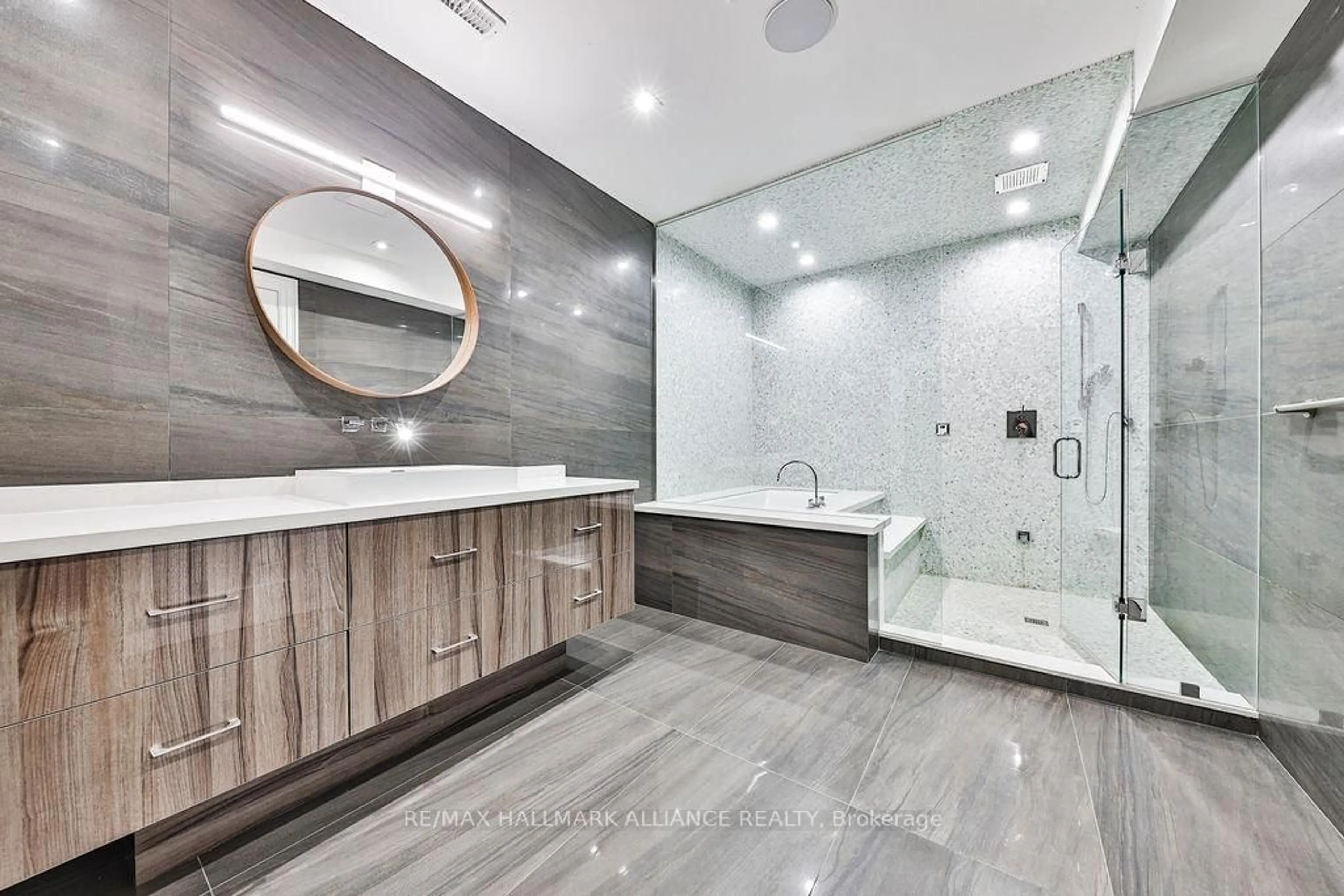 Contemporary bathroom, ceramic/tile floor for 482 Morrison Rd, Oakville Ontario L6J 4K5
