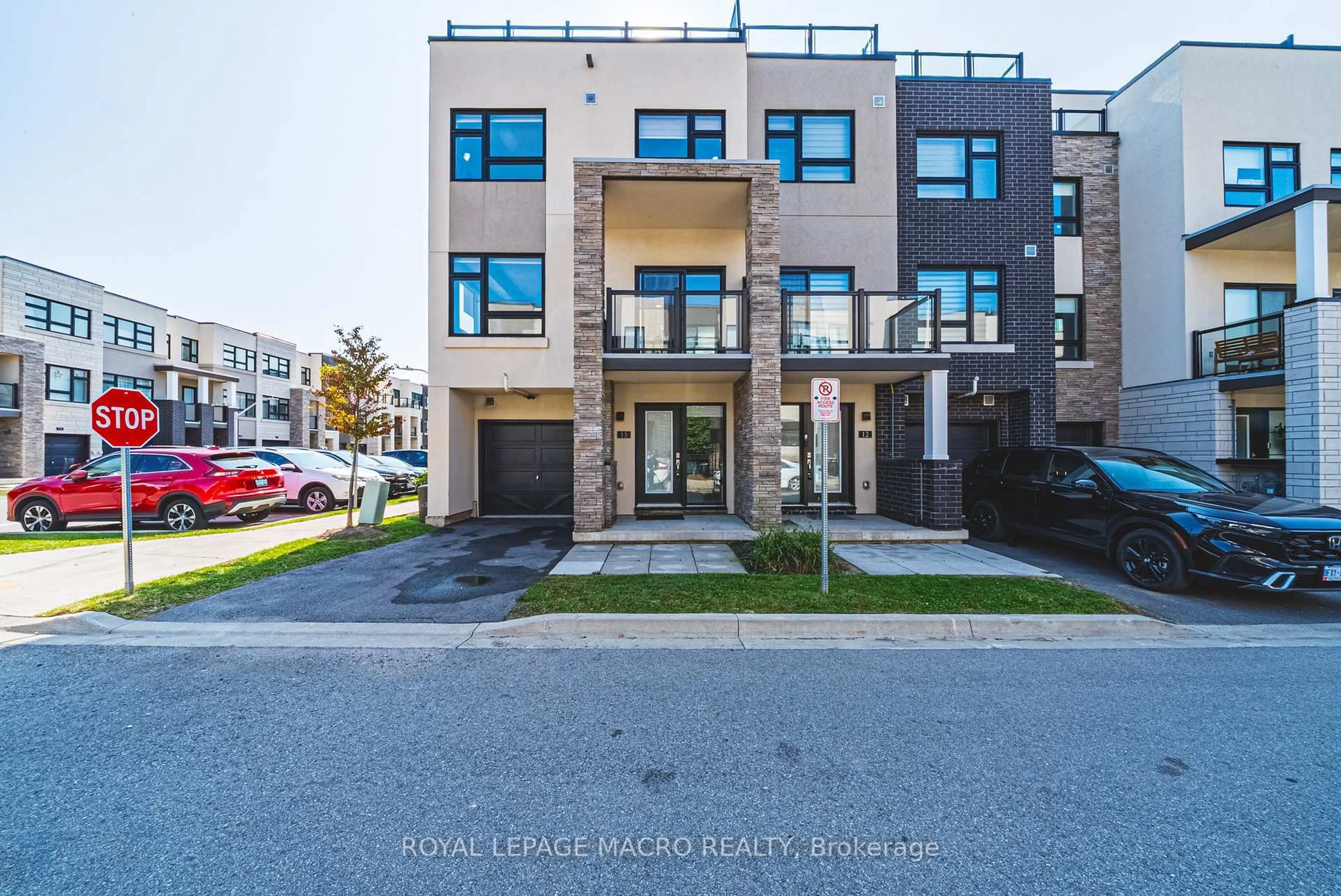 Home with brick exterior material, street for 1121 Cooke Blvd #13, Burlington Ontario L7T 0C3