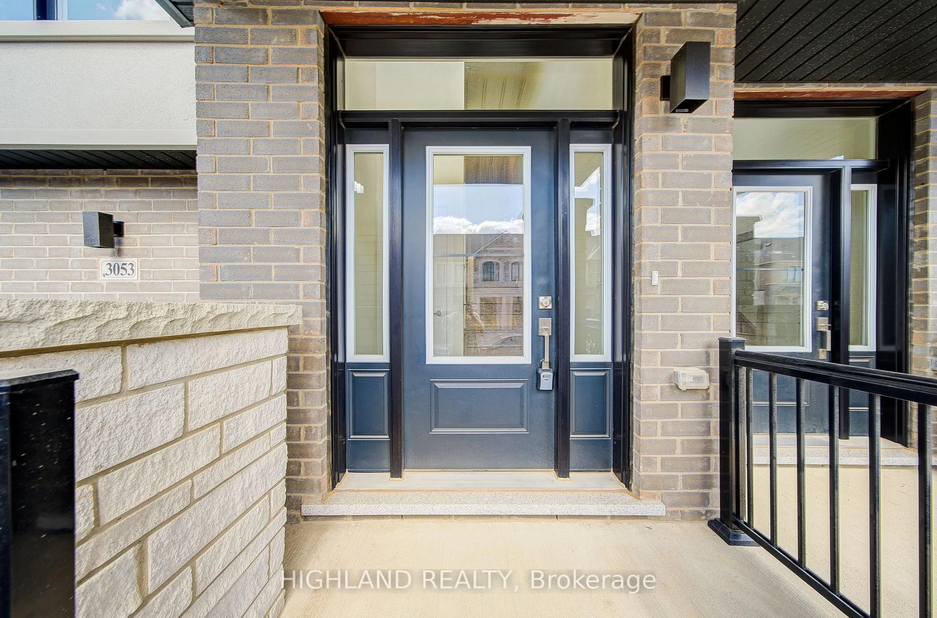 Indoor entryway for 3053 Robert Lamb Blvd, Oakville Ontario L6H 8B7