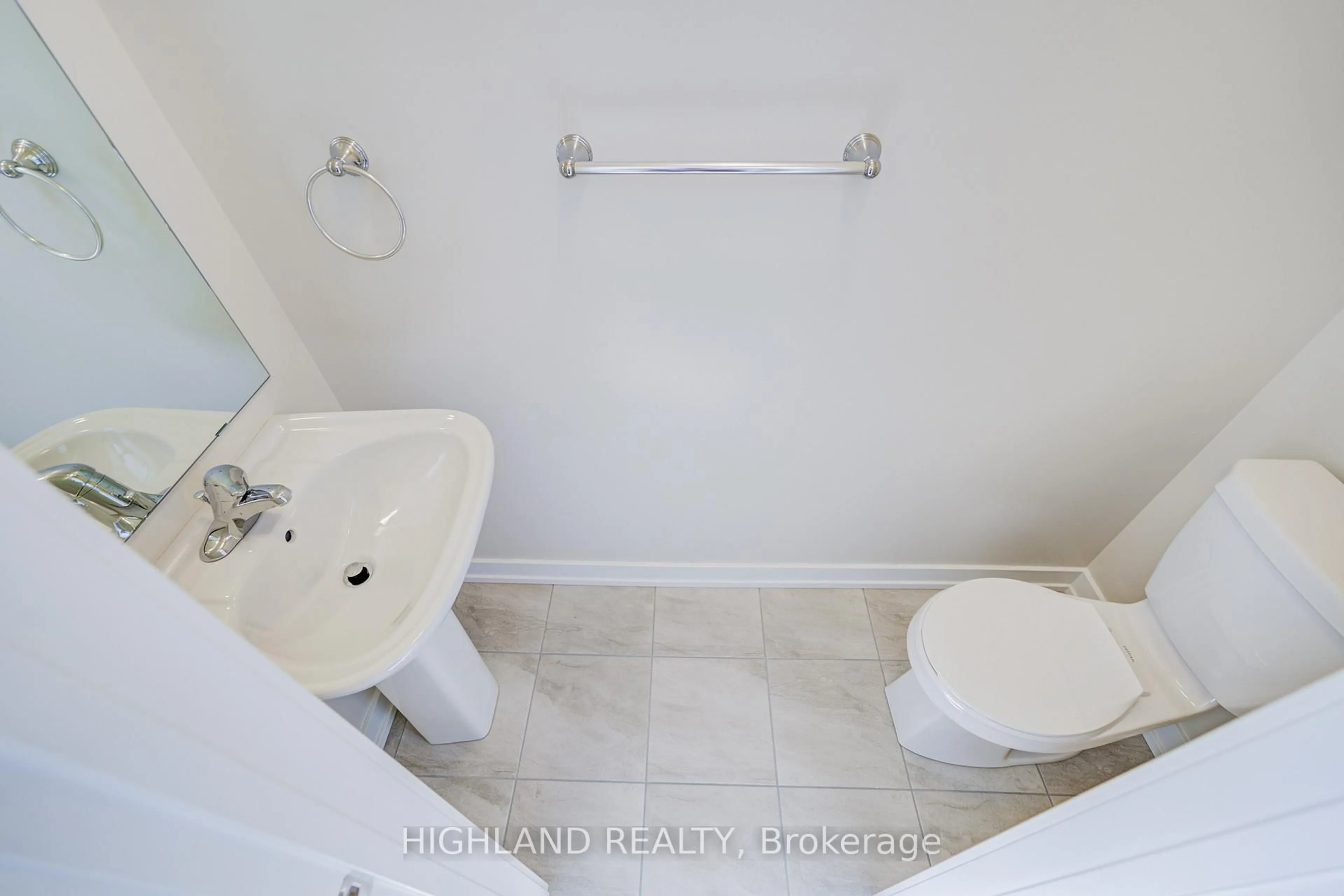 Standard bathroom, ceramic/tile floor for 3053 Robert Lamb Blvd, Oakville Ontario L6H 8B7