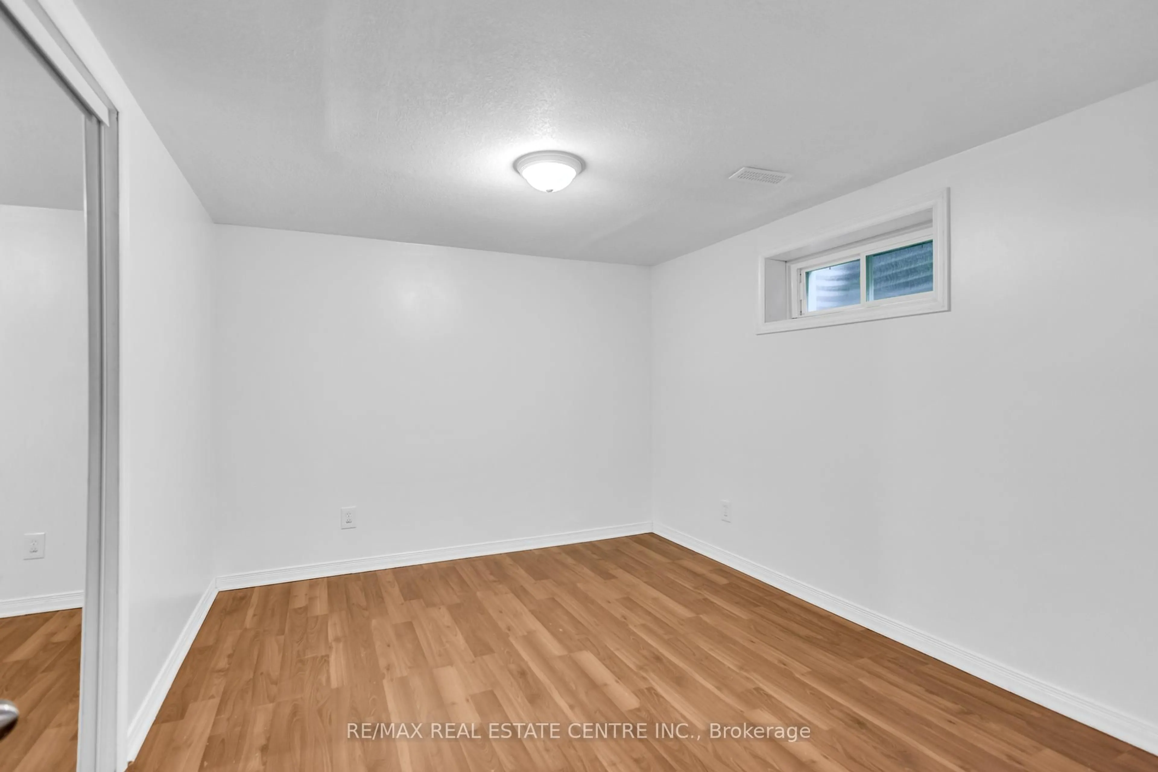 A pic of a room for 741 Mullin Way, Burlington Ontario L7L 4J8