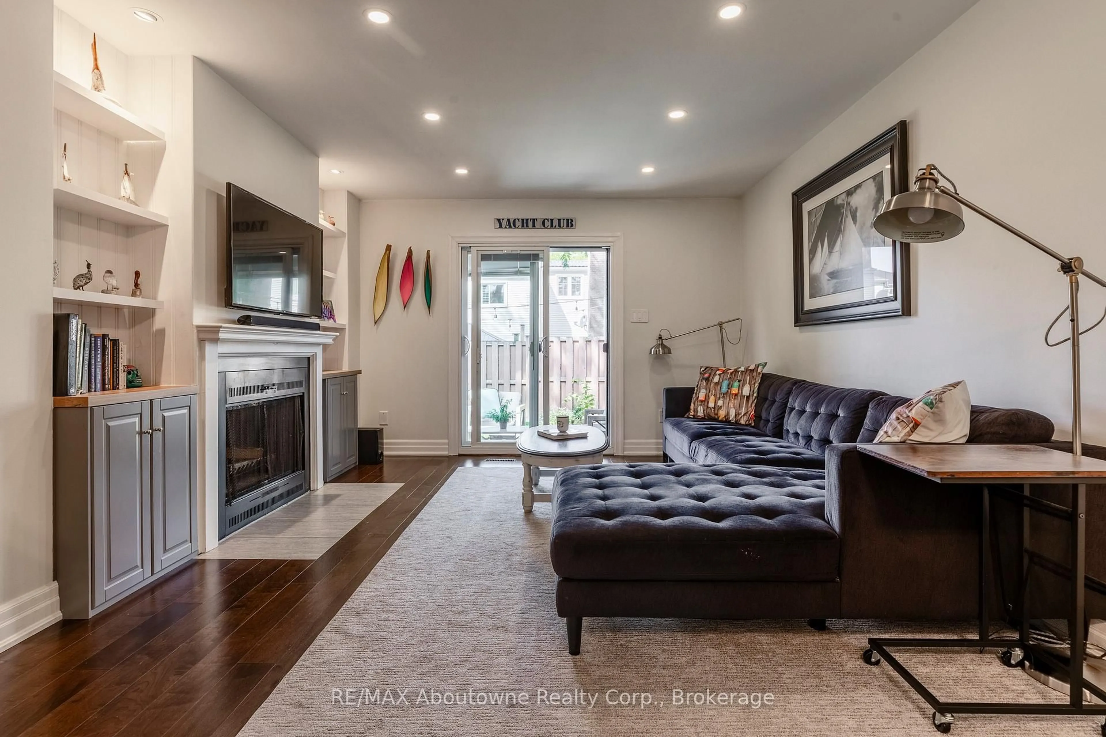 Living room with furniture, unknown for 1443 Zante Crt, Mississauga Ontario L5J 4M4