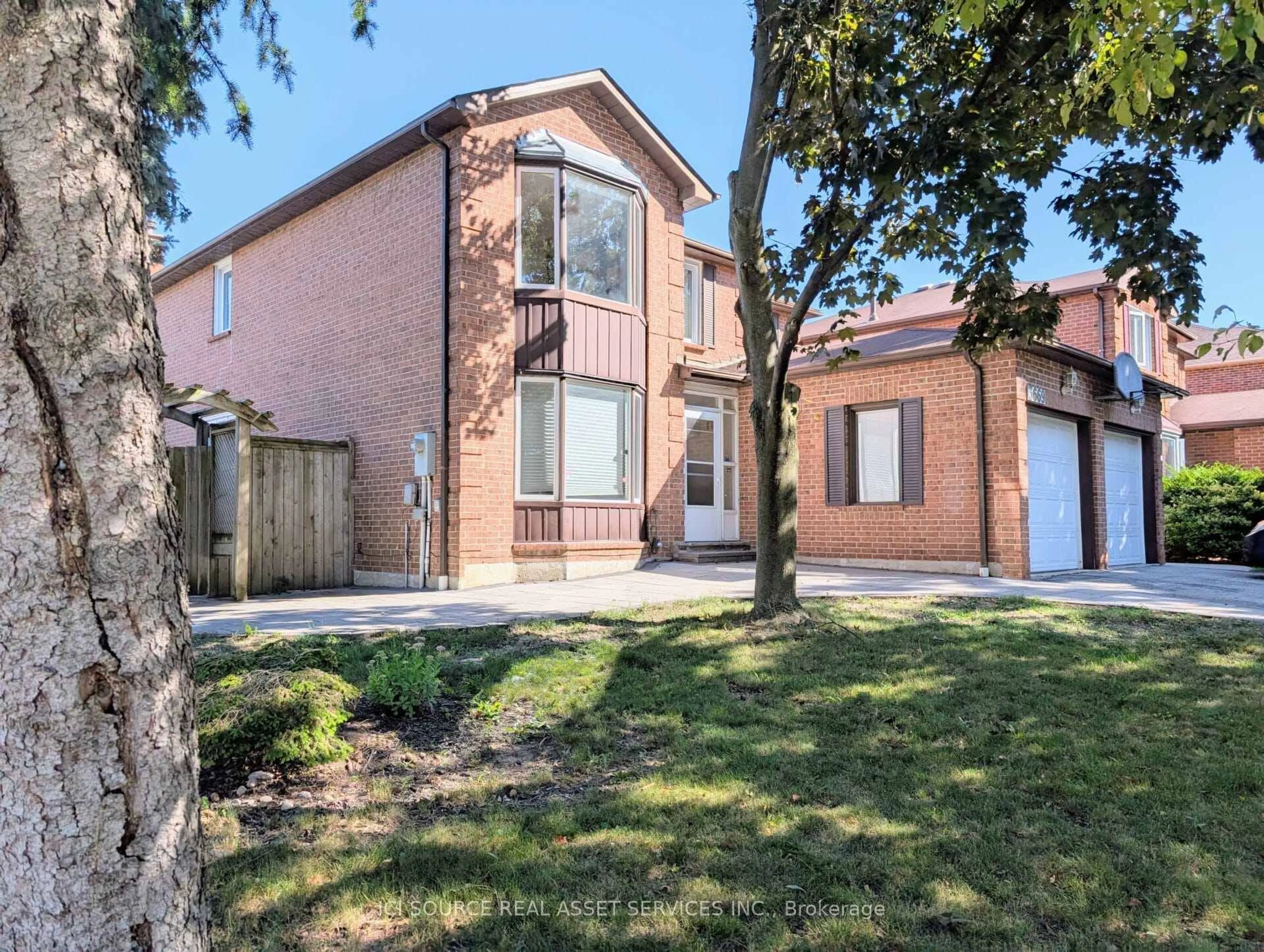 Home with brick exterior material, street for 3669 Baird Crt, Mississauga Ontario L5L 4T6