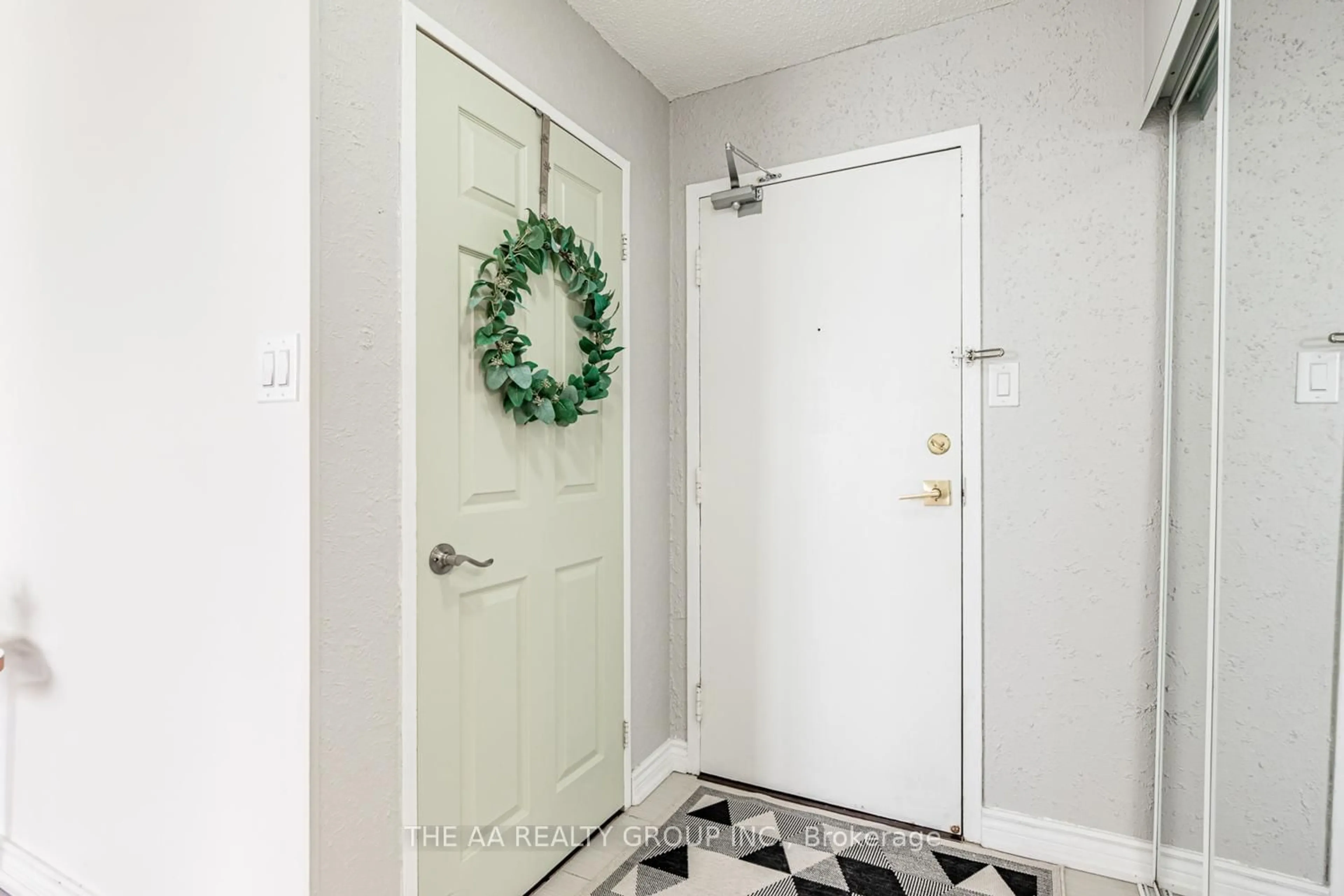 Indoor entryway for 21 Markbrook Lane #1004, Toronto Ontario M9V 5E4