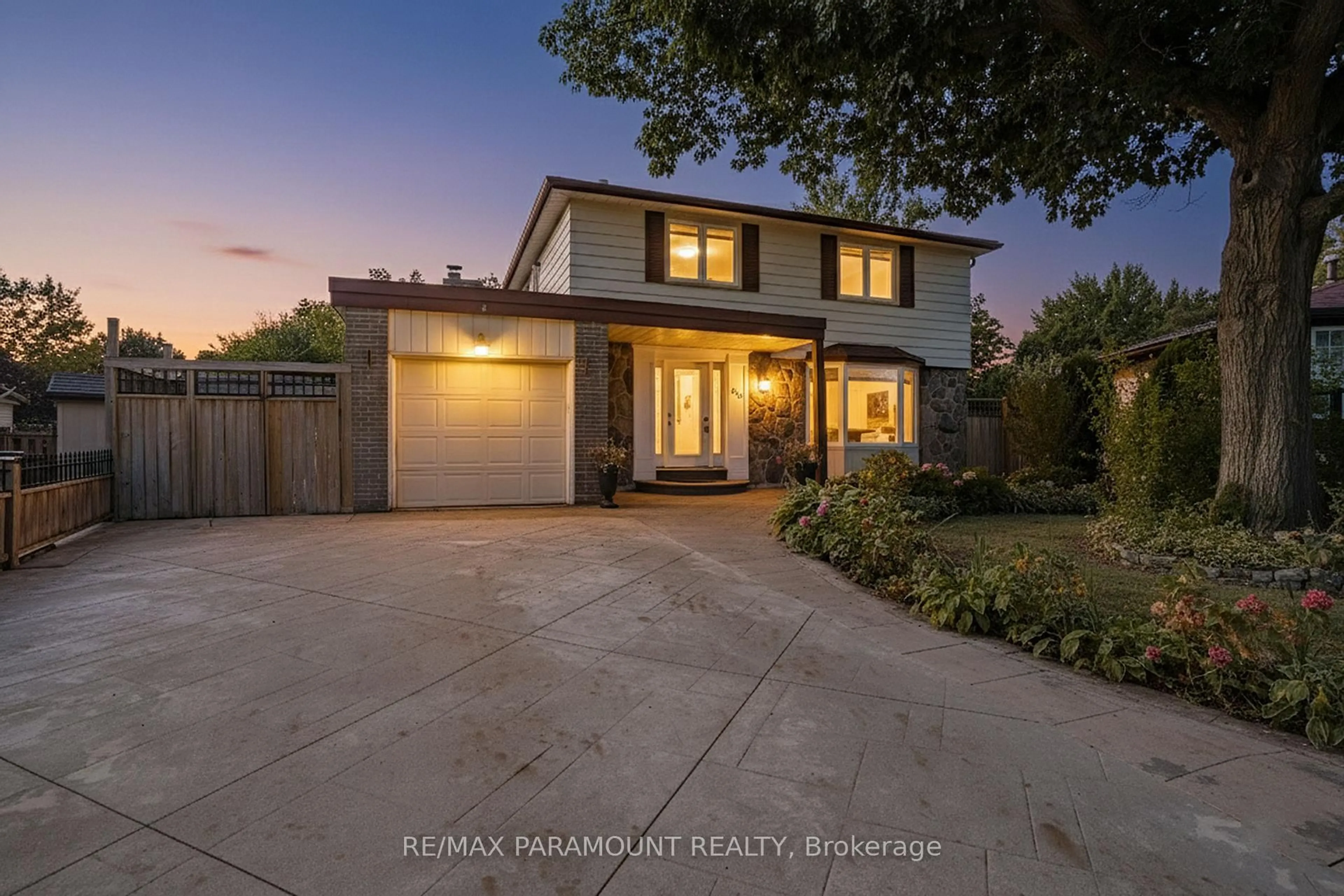 A pic from outside/outdoor area/front of a property/back of a property/a pic from drone, street for 59 Watson Cres, Brampton Ontario L6W 1E5