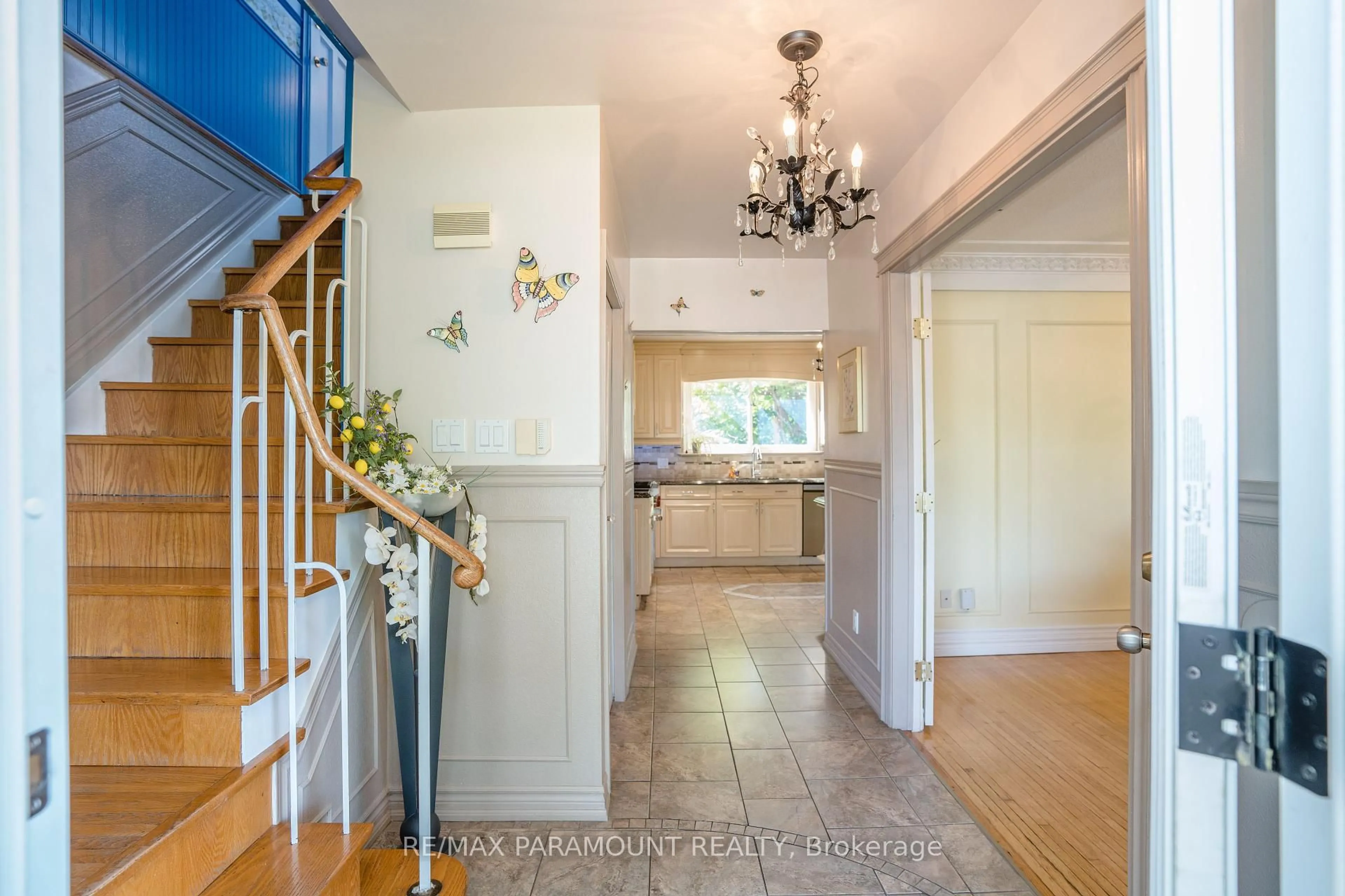Indoor foyer for 59 Watson Cres, Brampton Ontario L6W 1E5