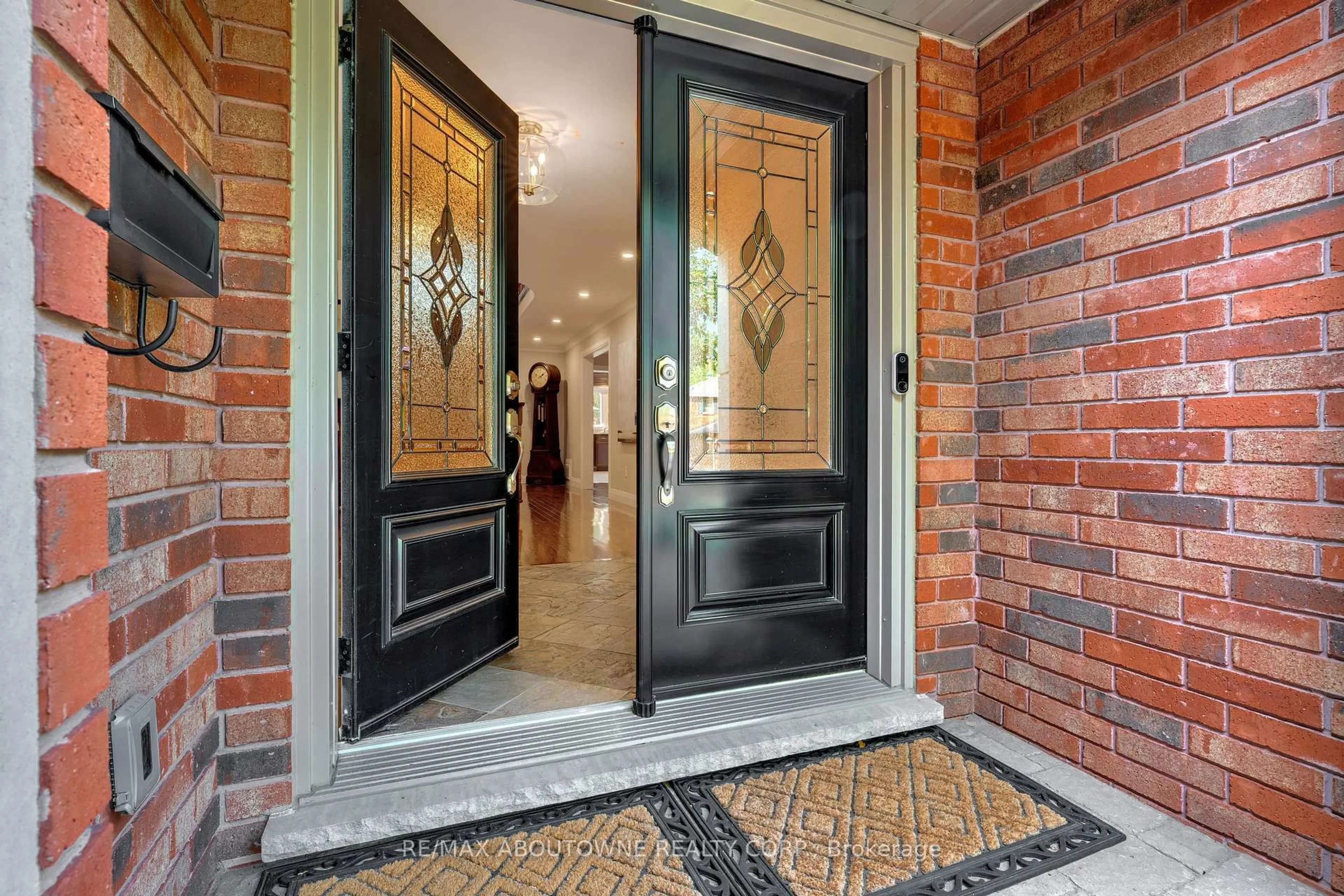 Indoor entryway for 1397 Forestbrook Rd, Oakville Ontario L6M 2H6