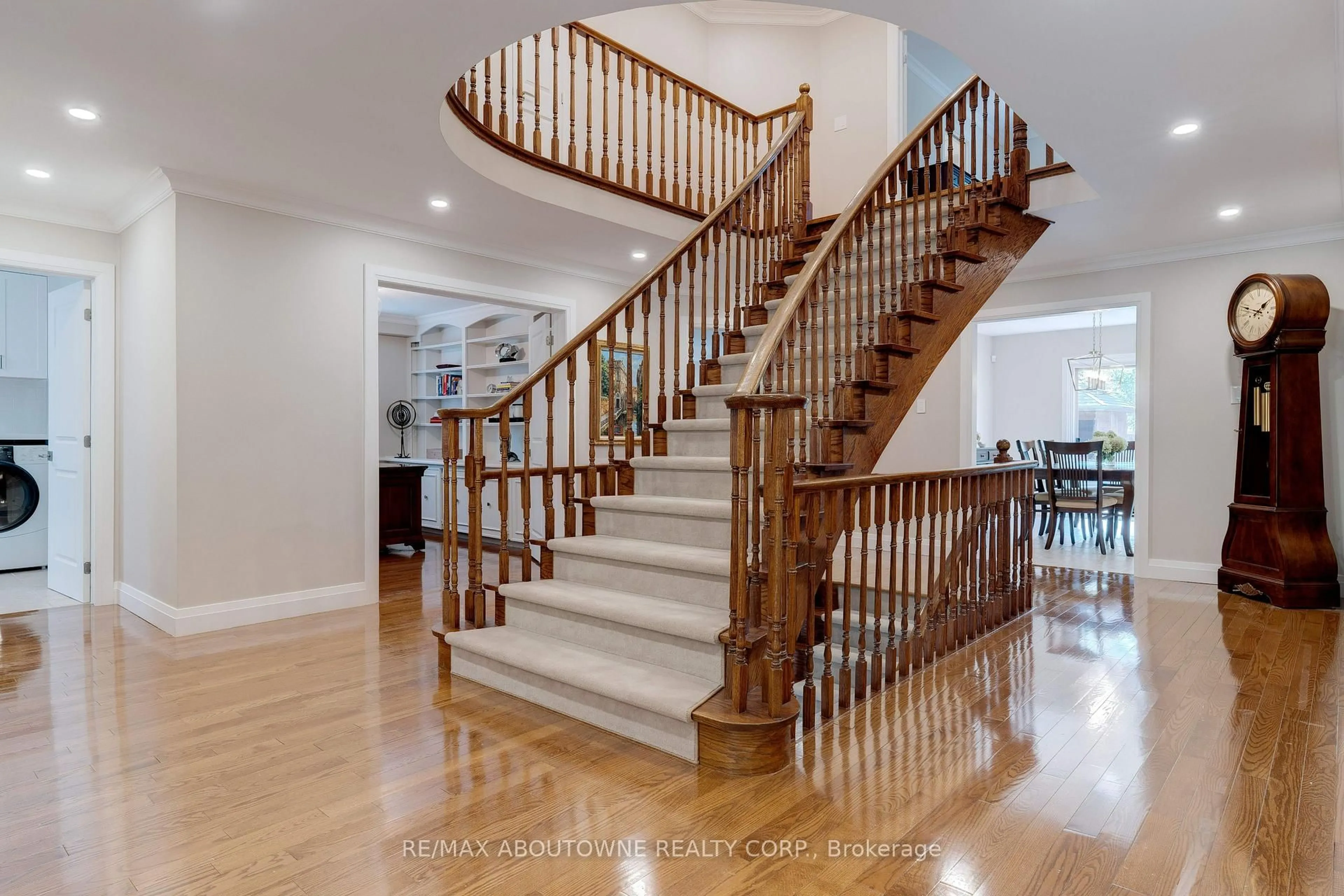 Stairs for 1397 Forestbrook Rd, Oakville Ontario L6M 2H6