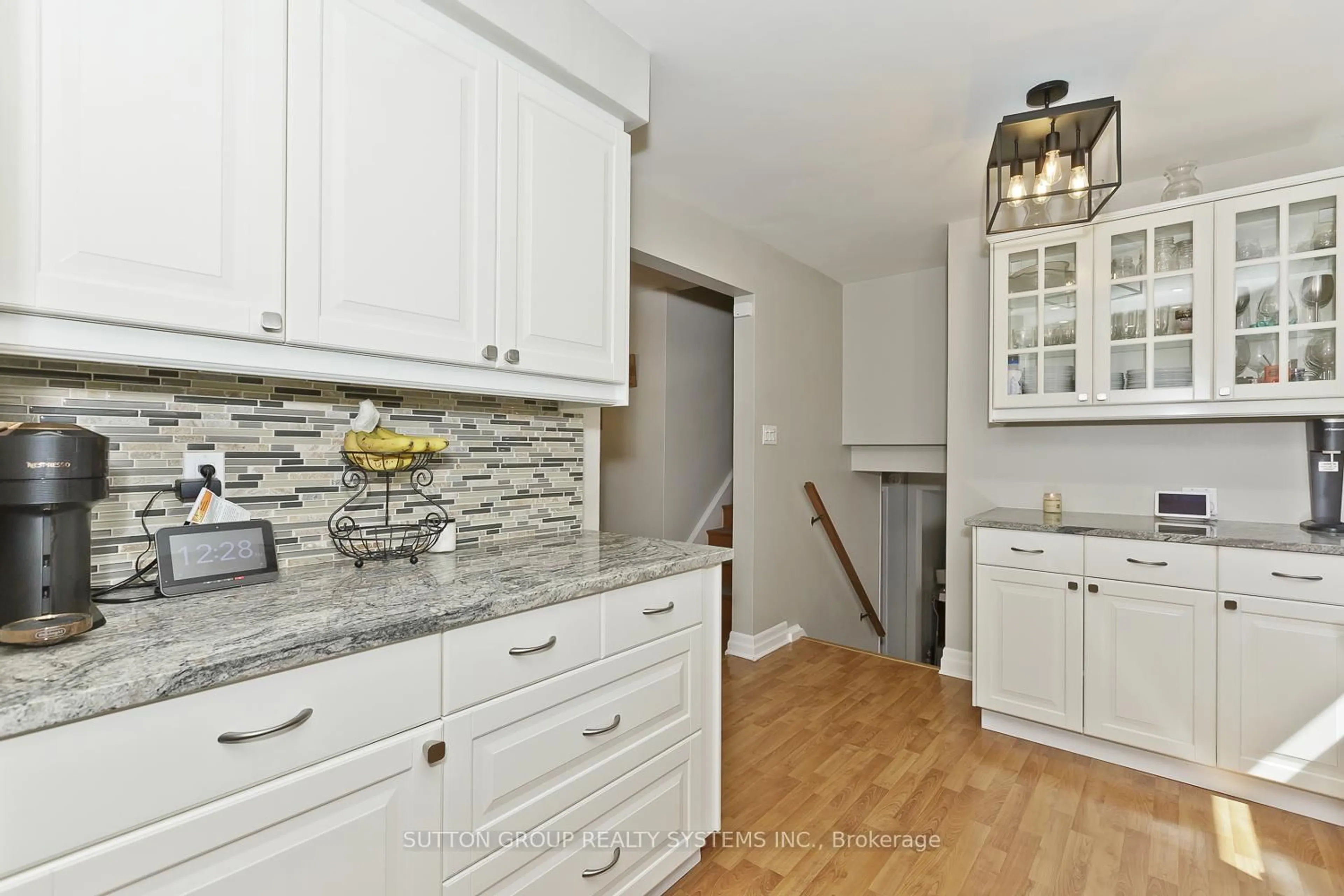 Open concept kitchen, unknown for 1535 Thetford Crt, Mississauga Ontario L5J 3N2