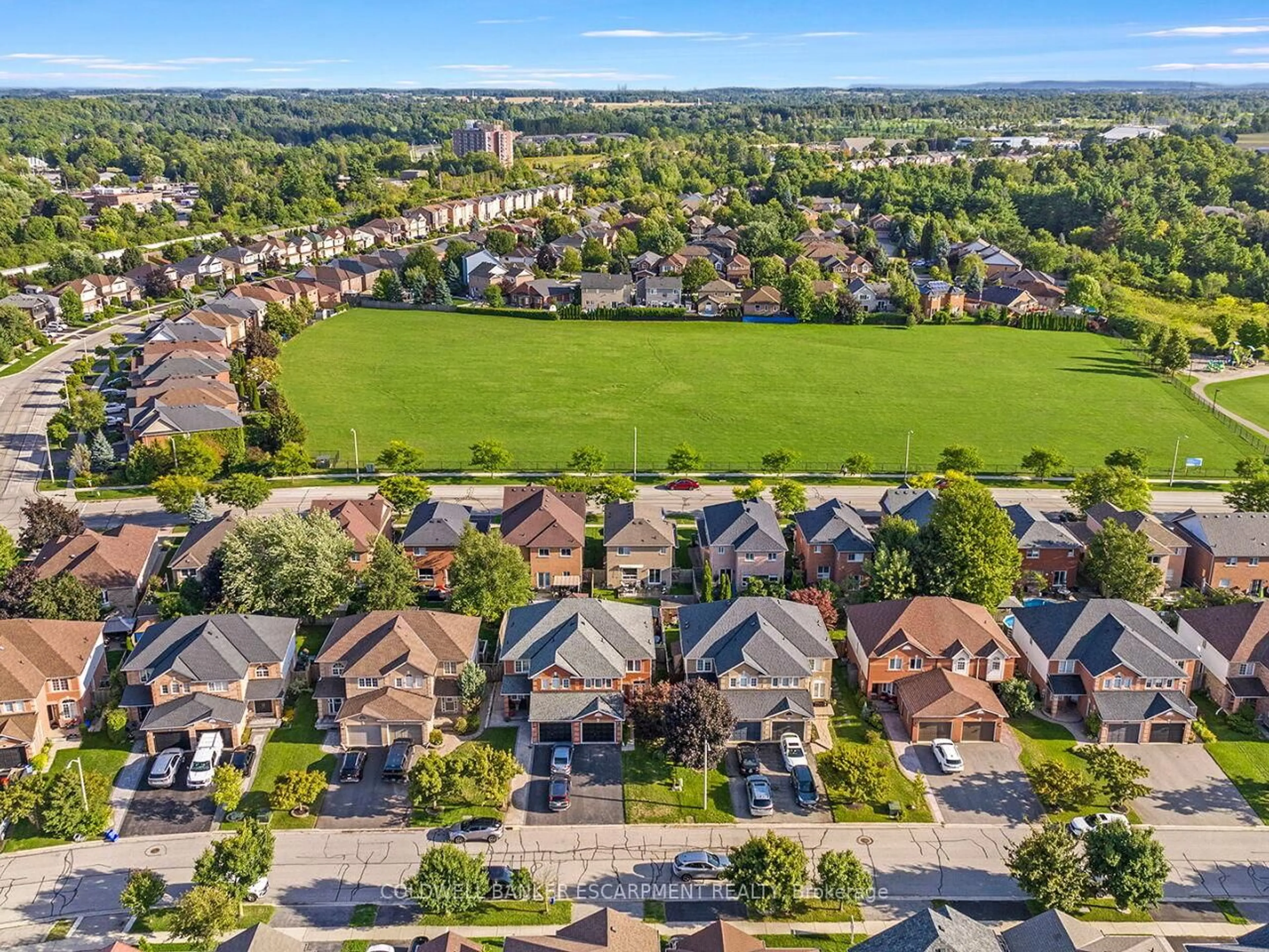 A pic from outside/outdoor area/front of a property/back of a property/a pic from drone, street for 109 Mowat Cres, Halton Hills Ontario L7G 6C7
