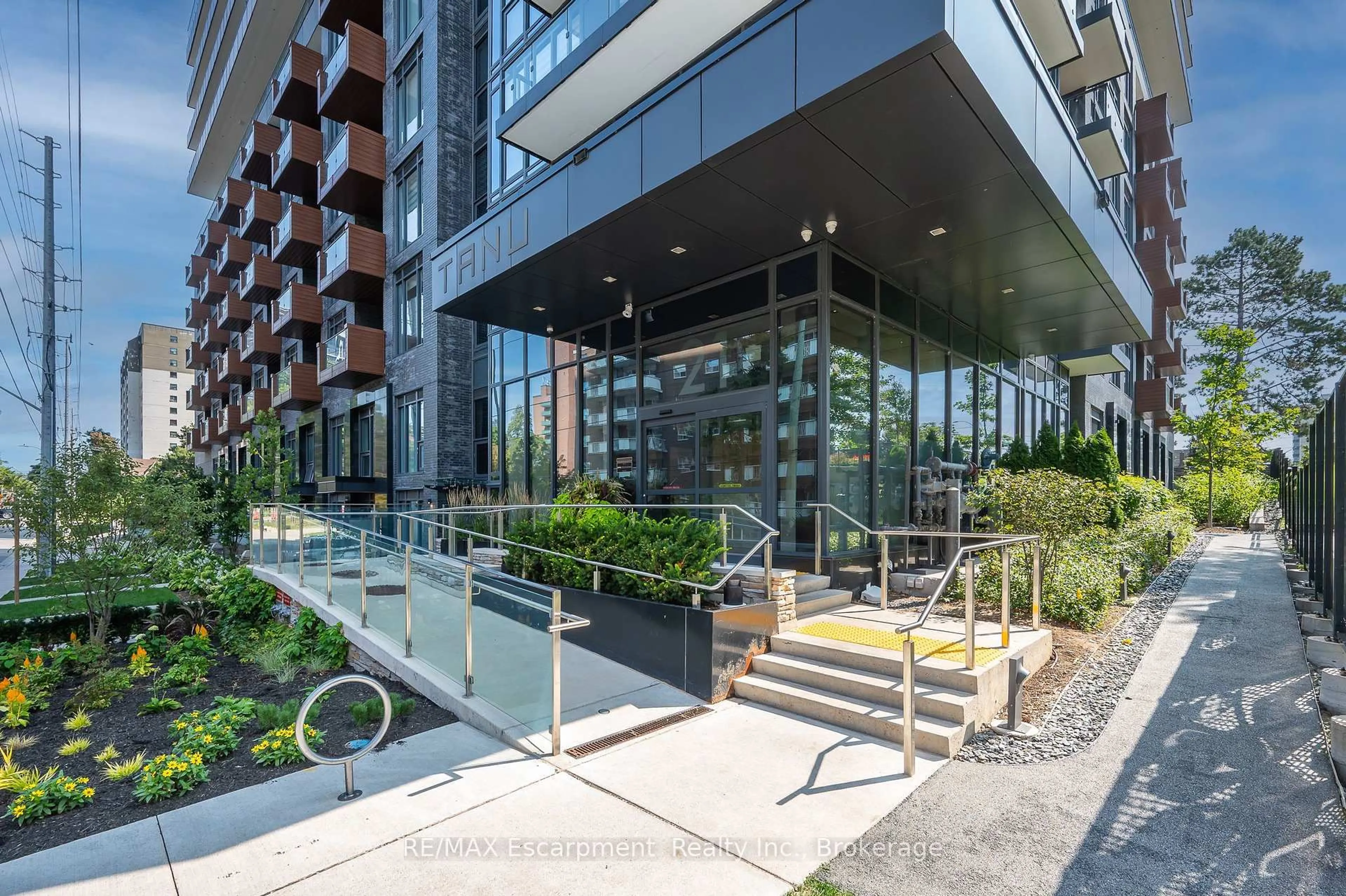 Unknown for 21 Park St #1011, Mississauga Ontario L5G 1L7