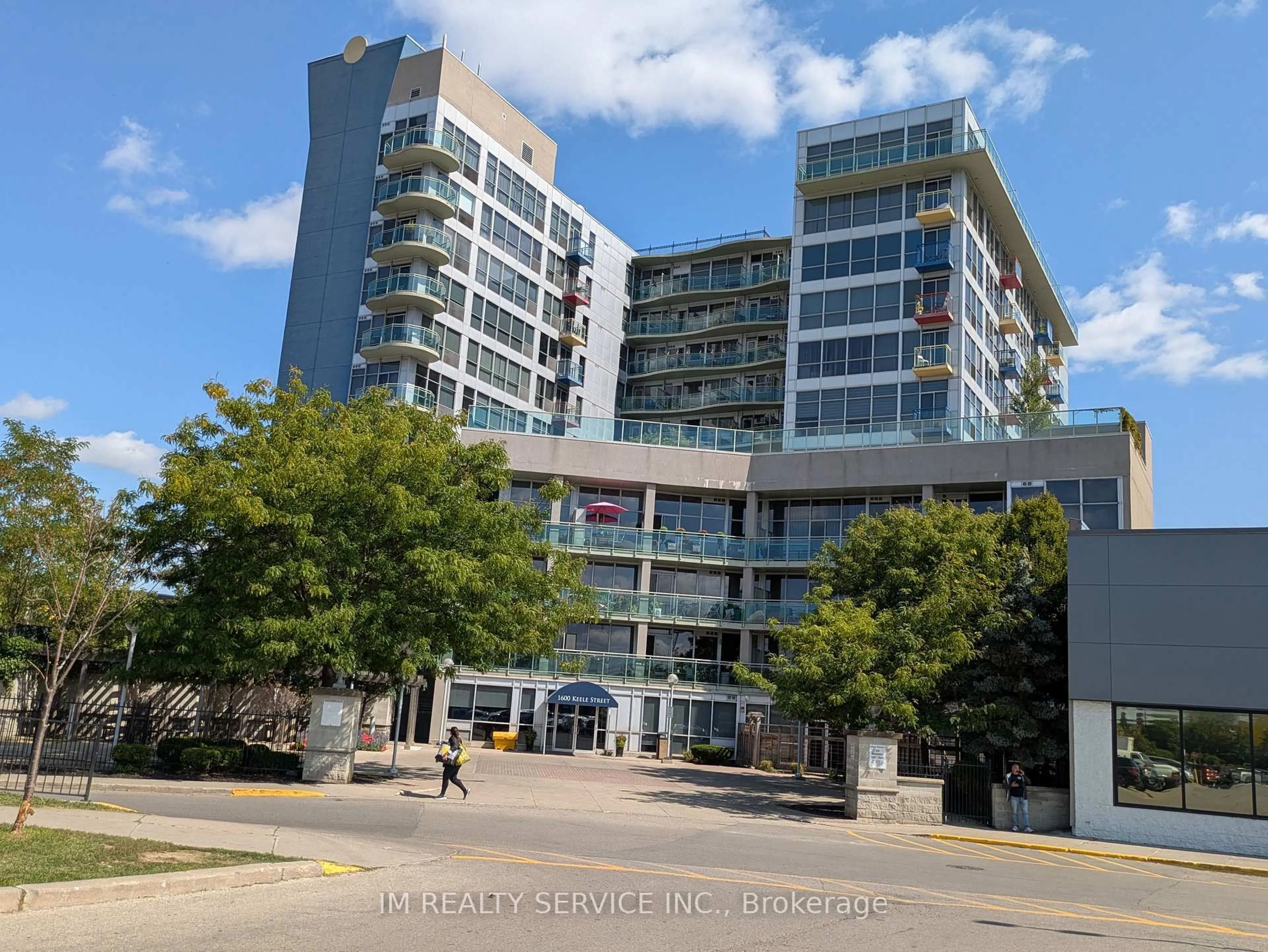 Indoor foyer for 1600 Keele St #708, Toronto Ontario M6N 5J1