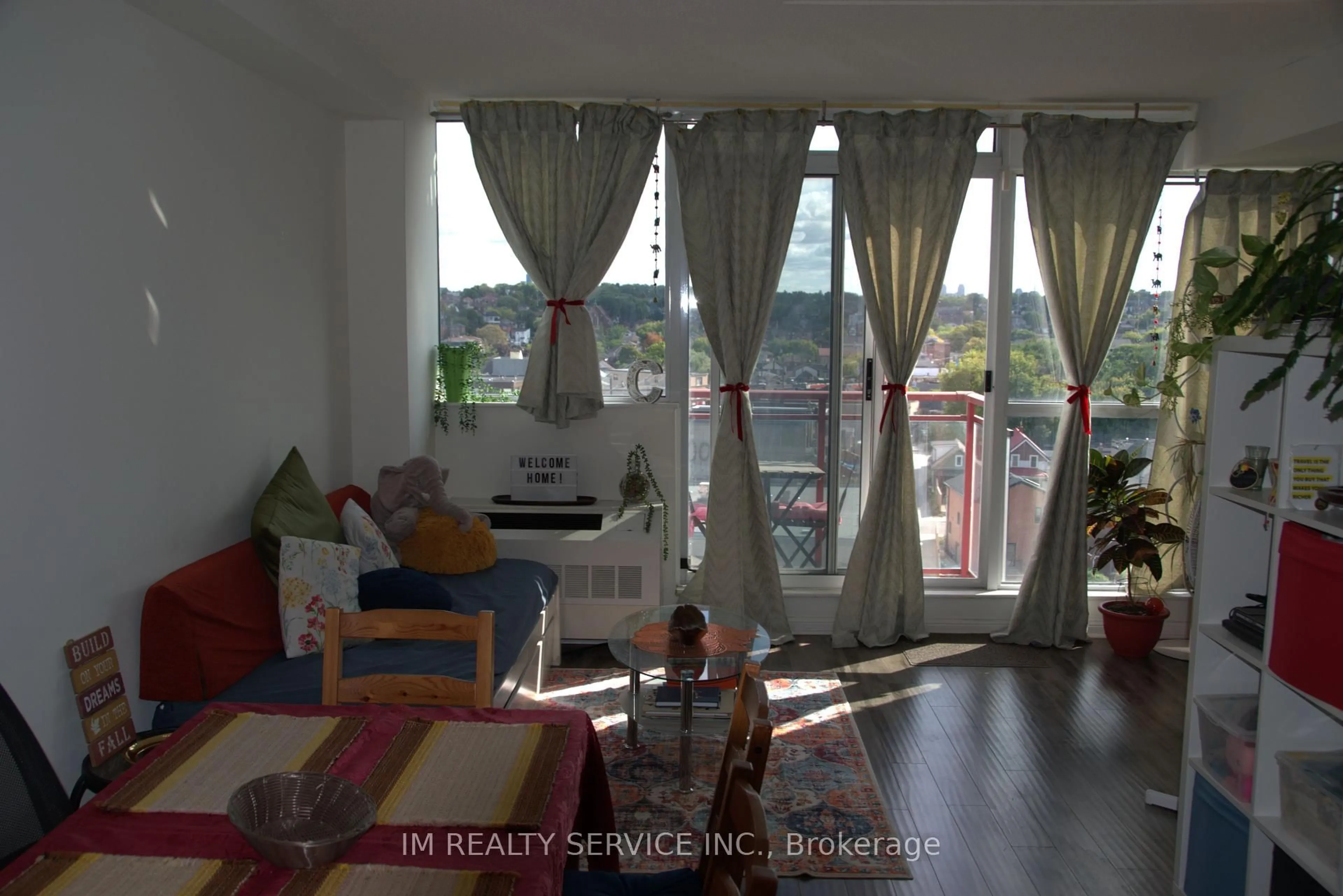 Unknown for 1600 Keele St #708, Toronto Ontario M6N 5J1