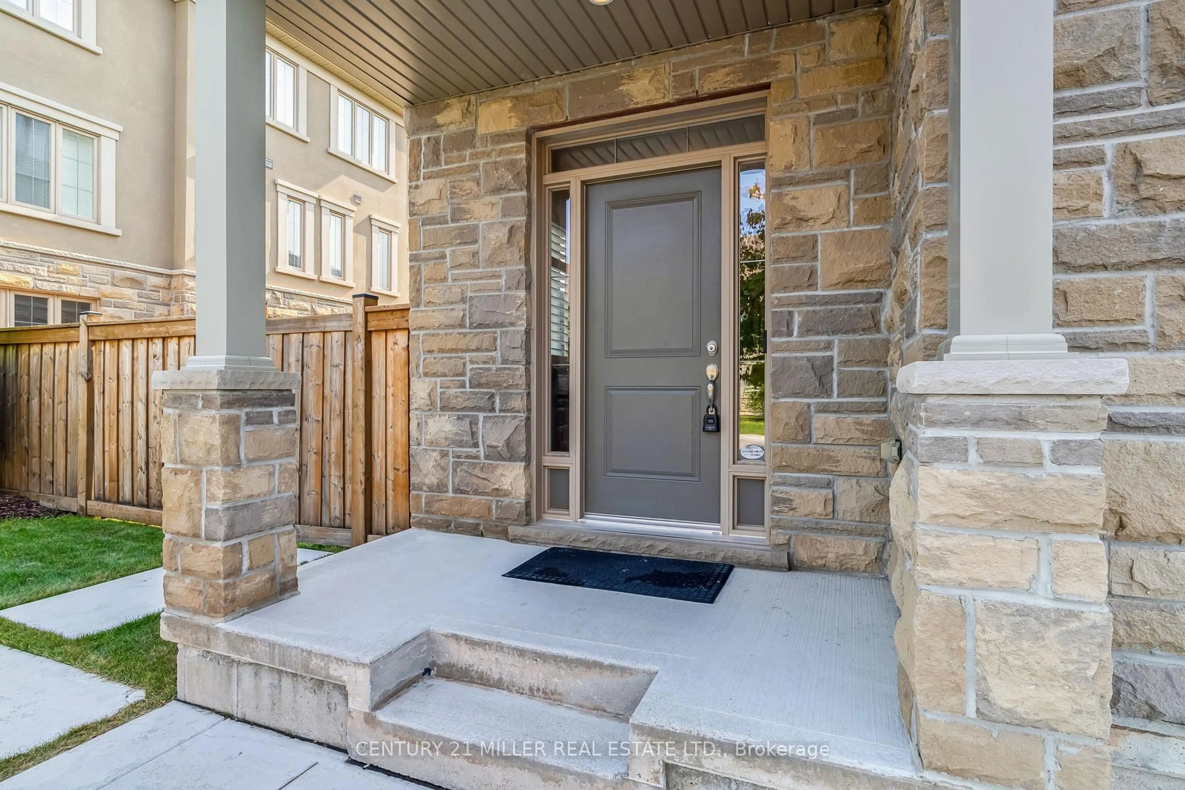 Indoor entryway for 2311 Natasha Circ, Oakville Ontario L6M 0L1