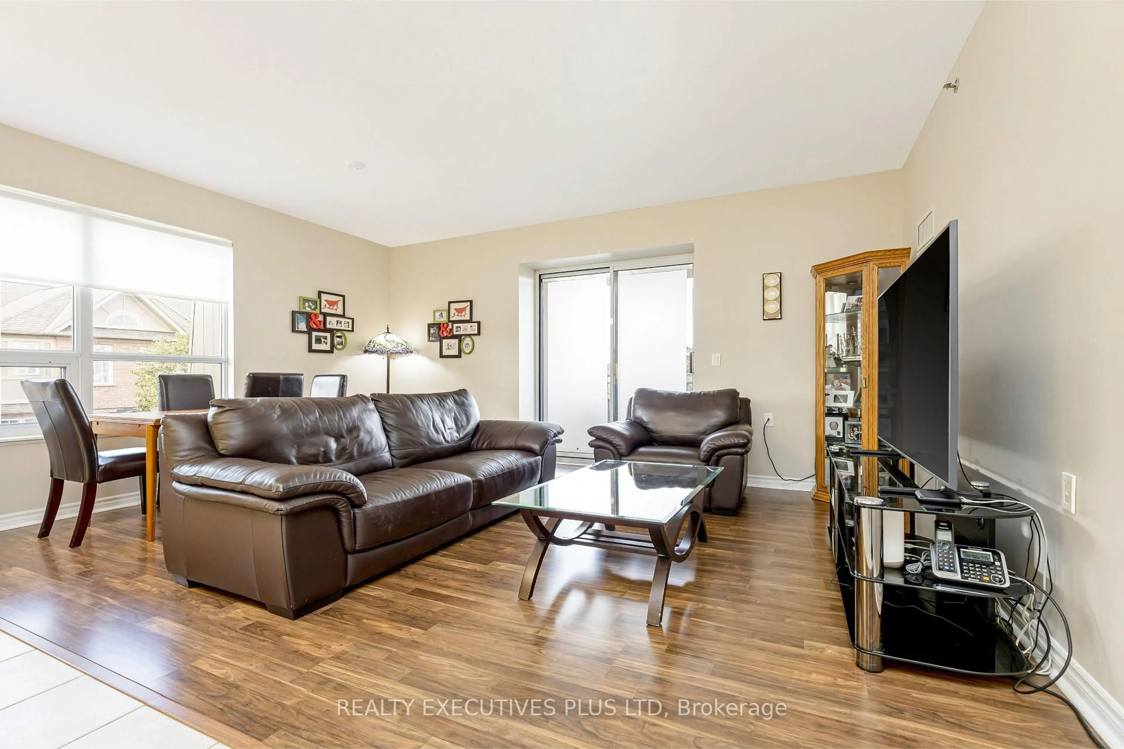 Living room with furniture, wood/laminate floor for 830 Scollard Crt #313, Mississauga Ontario L5V 0A2