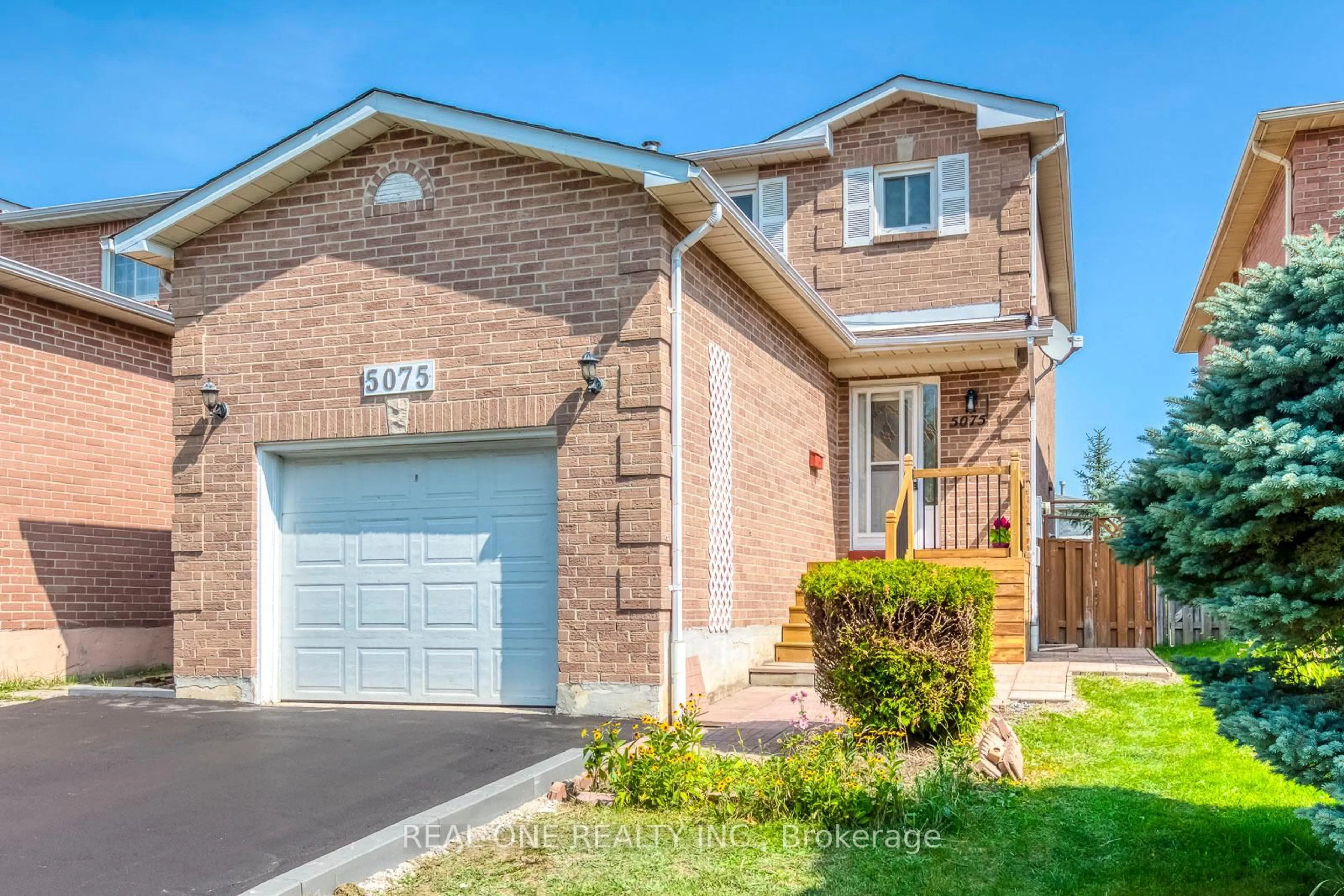 Home with brick exterior material, street for 5075 Rising Star Crt, Mississauga Ontario L5R 2W5