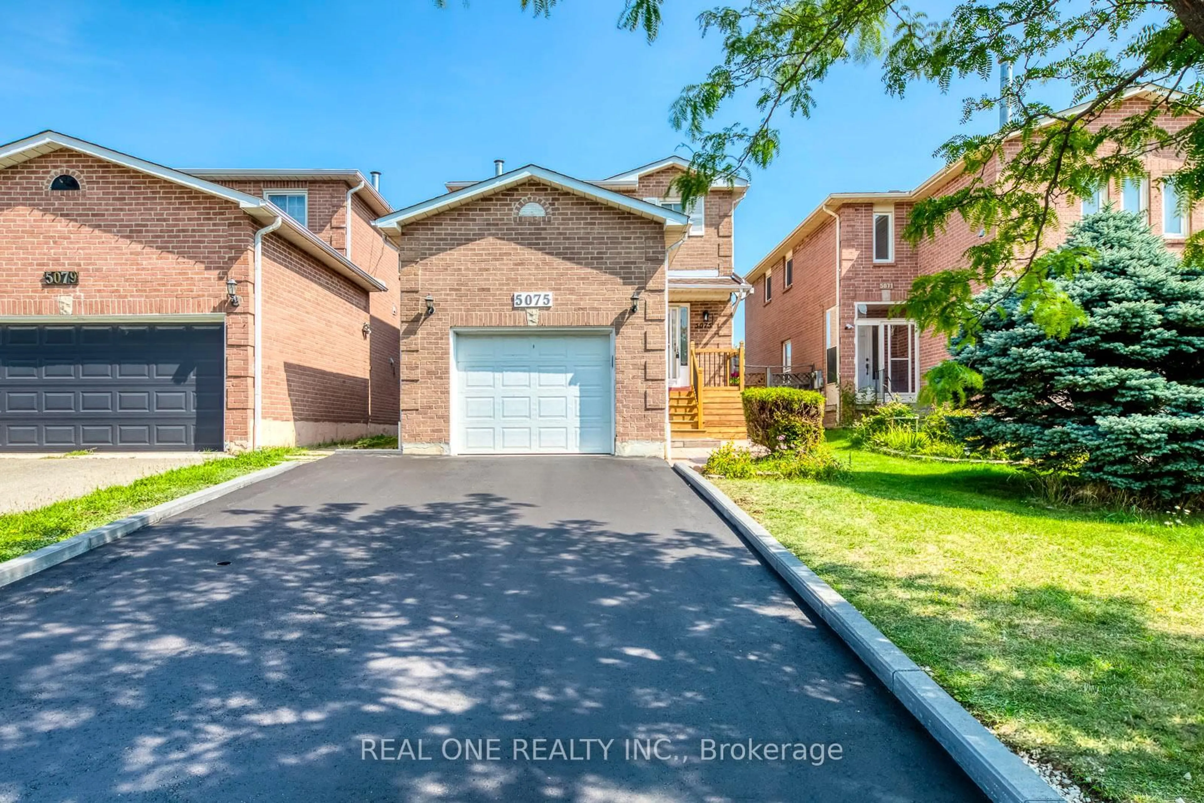 Home with brick exterior material, street for 5075 Rising Star Crt, Mississauga Ontario L5R 2W5