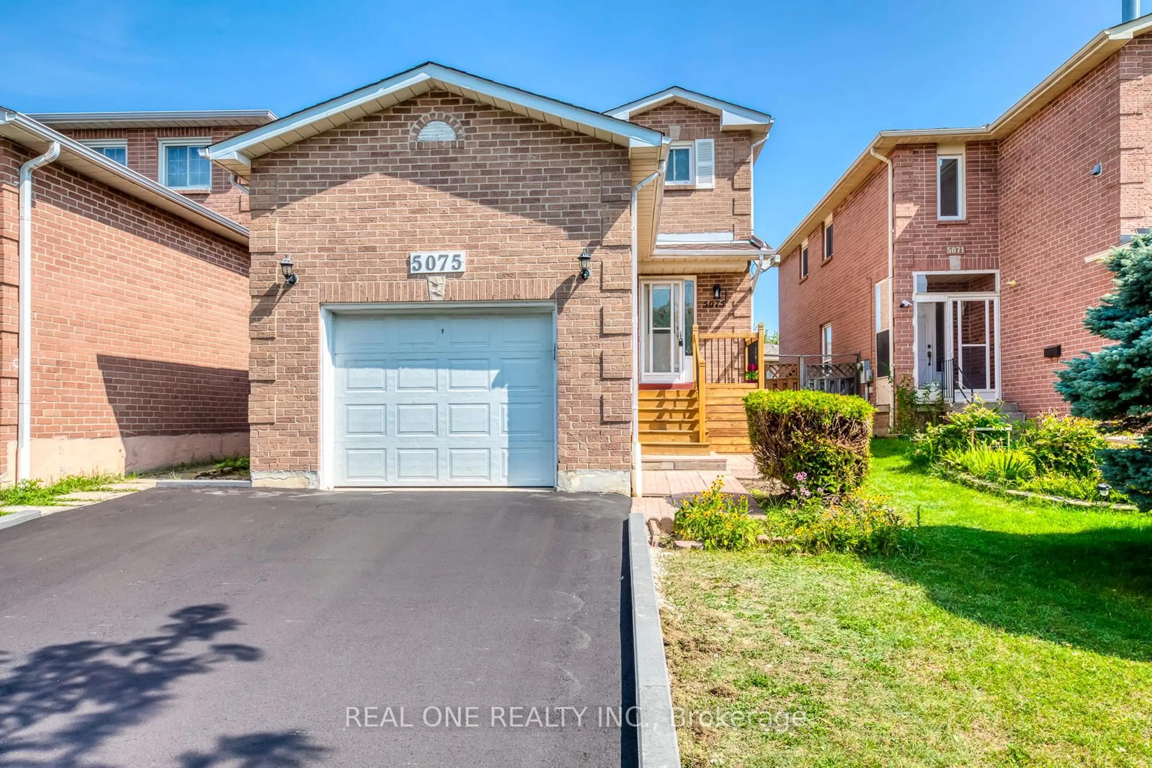 Home with brick exterior material, street for 5075 Rising Star Crt, Mississauga Ontario L5R 2W5