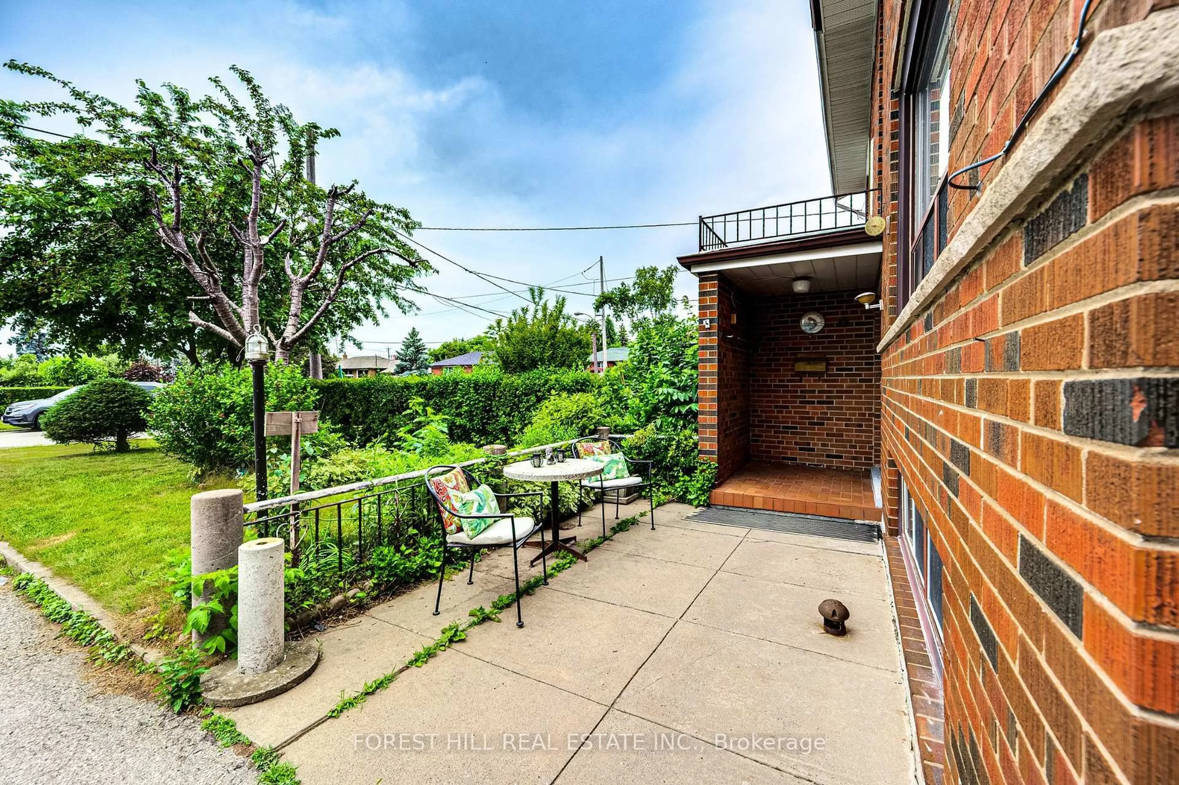 Patio, street for 73 Talent Cres, Toronto Ontario M9M 2N5