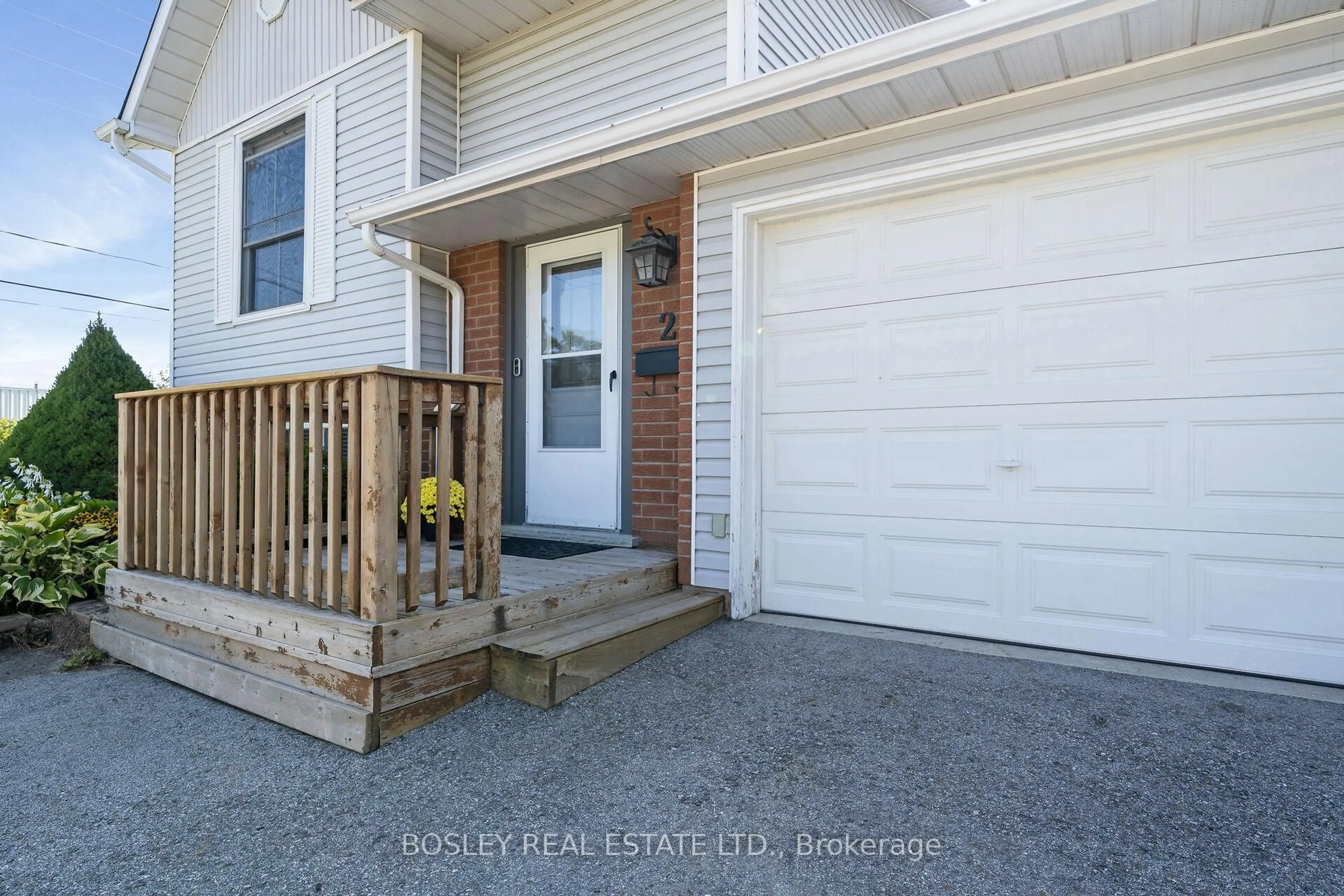 Indoor entryway for 2 Princess St, Orangeville Ontario L9W 3V5