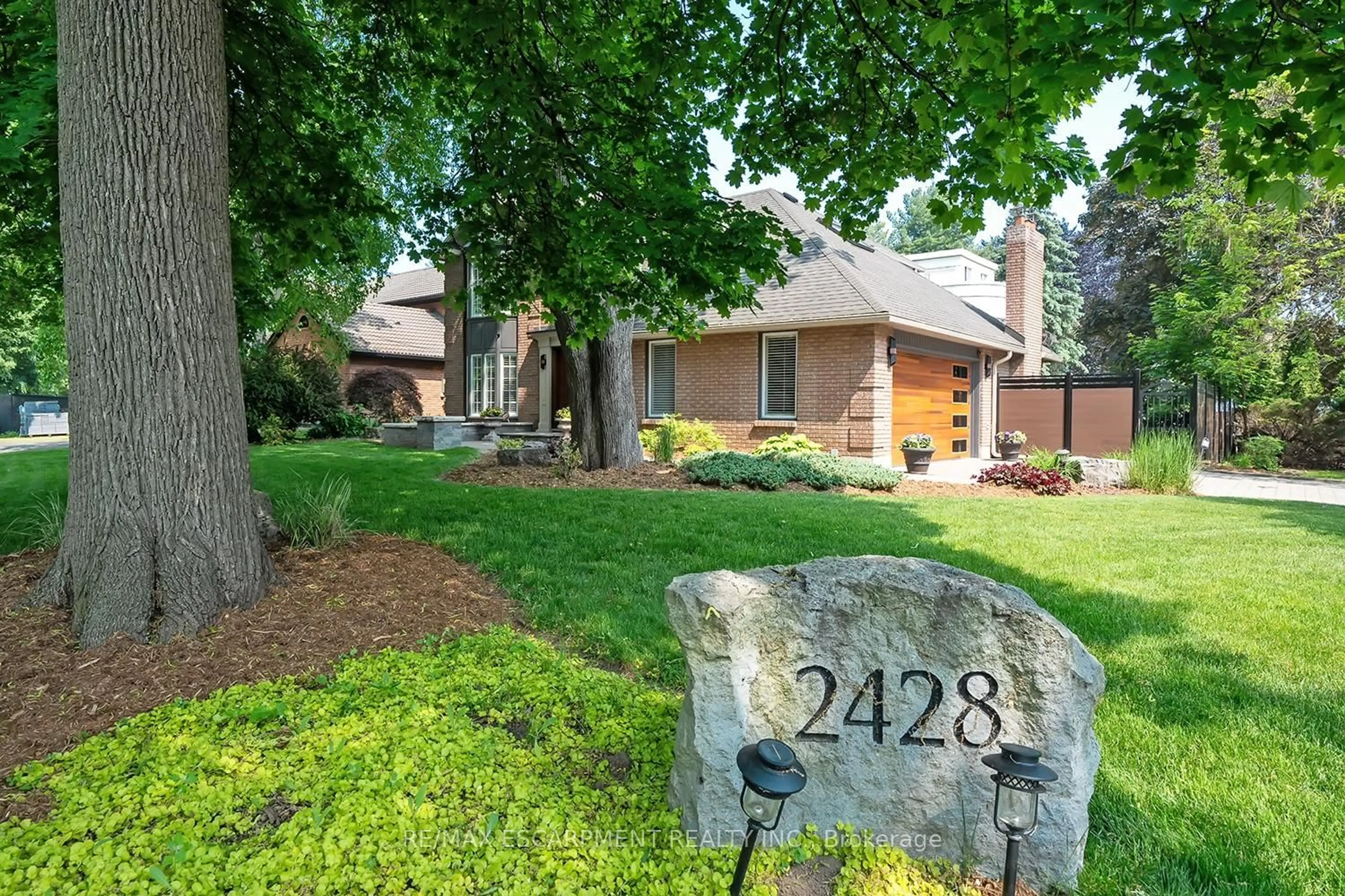 Unknown for 2428 Lakeshore Rd, Burlington Ontario L7R 1C1