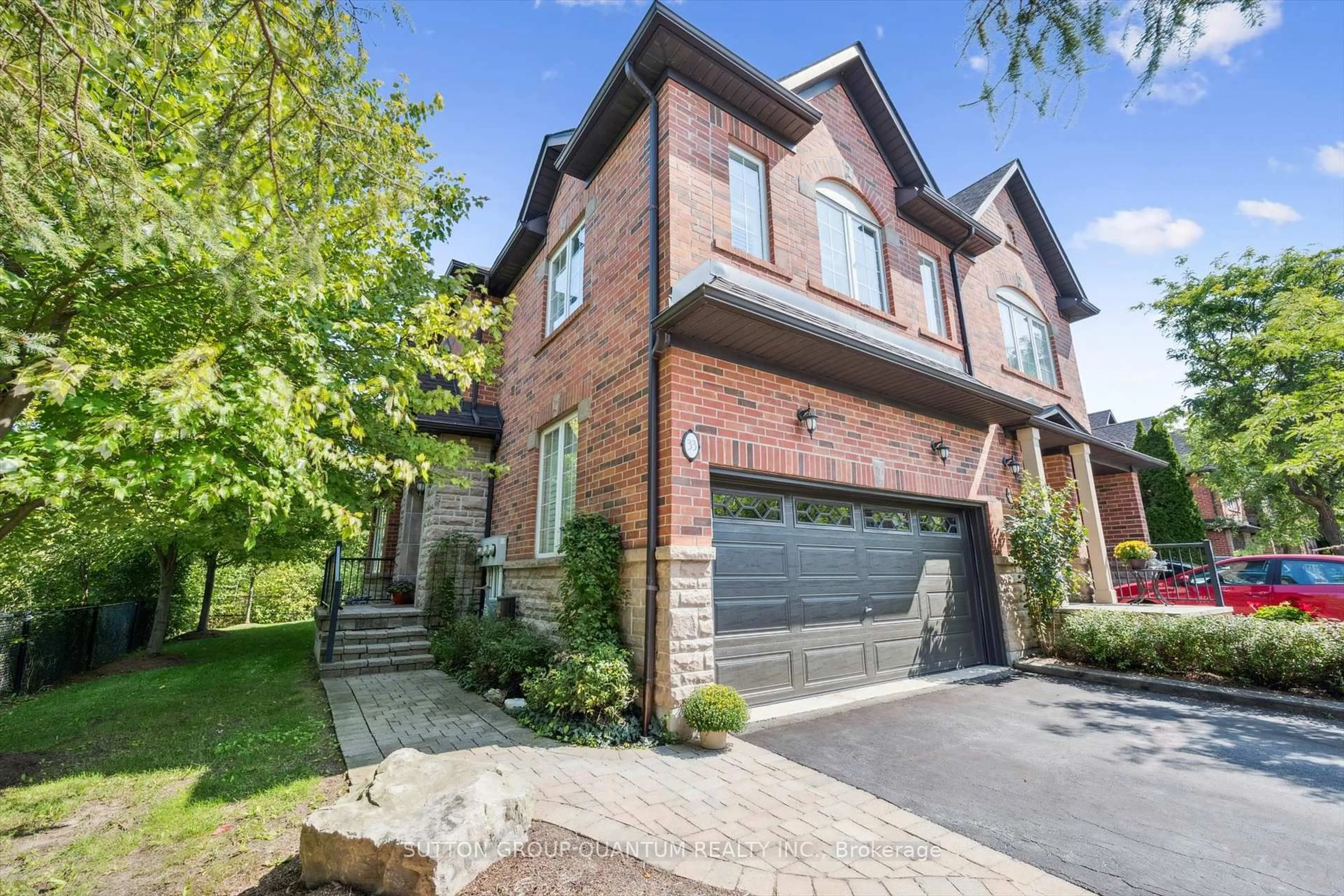 Home with brick exterior material, street for 300 Ravineview Way #33, Oakville Ontario L6H 7J1