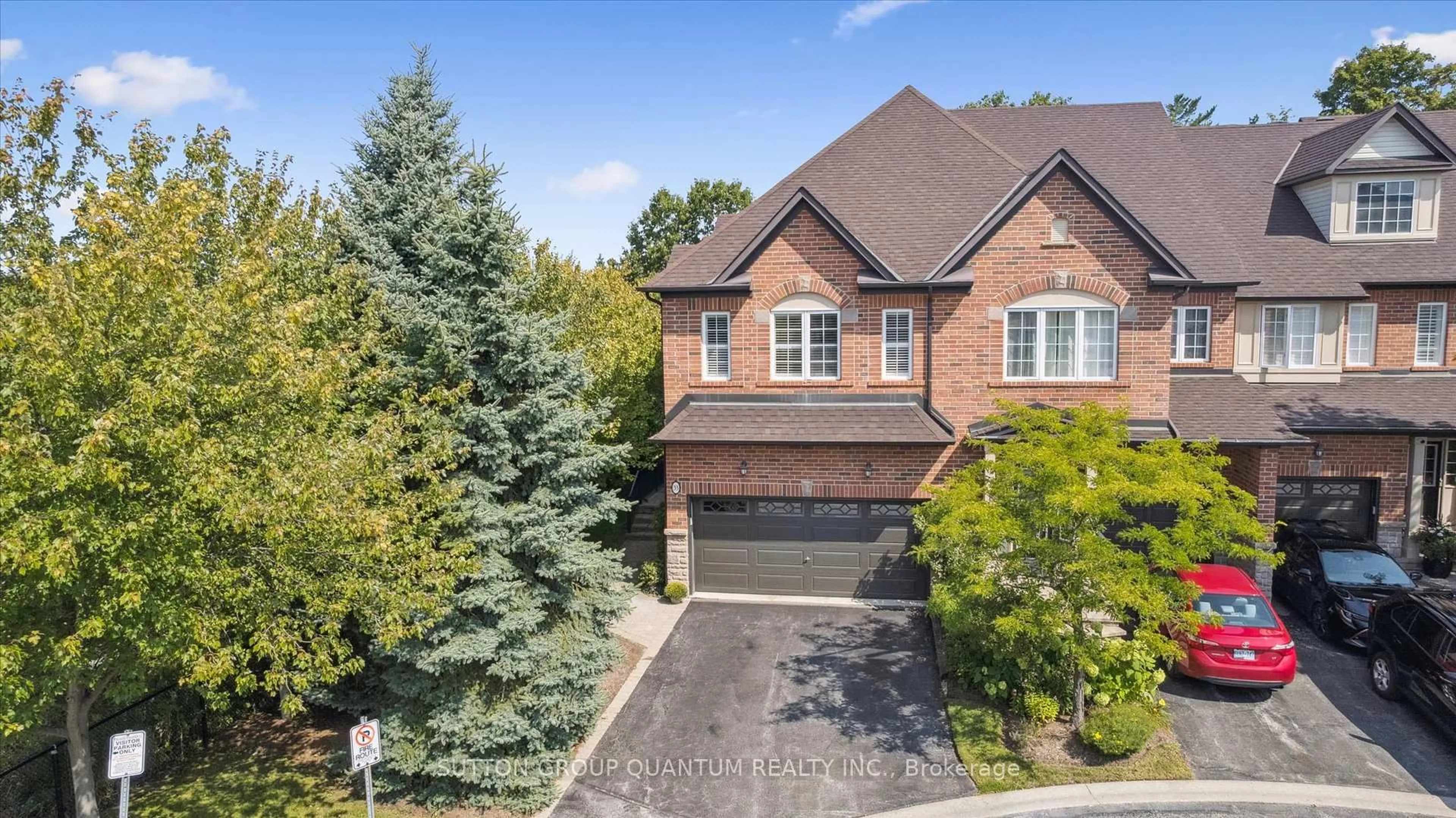 Home with brick exterior material, street for 300 Ravineview Way #33, Oakville Ontario L6H 7J1