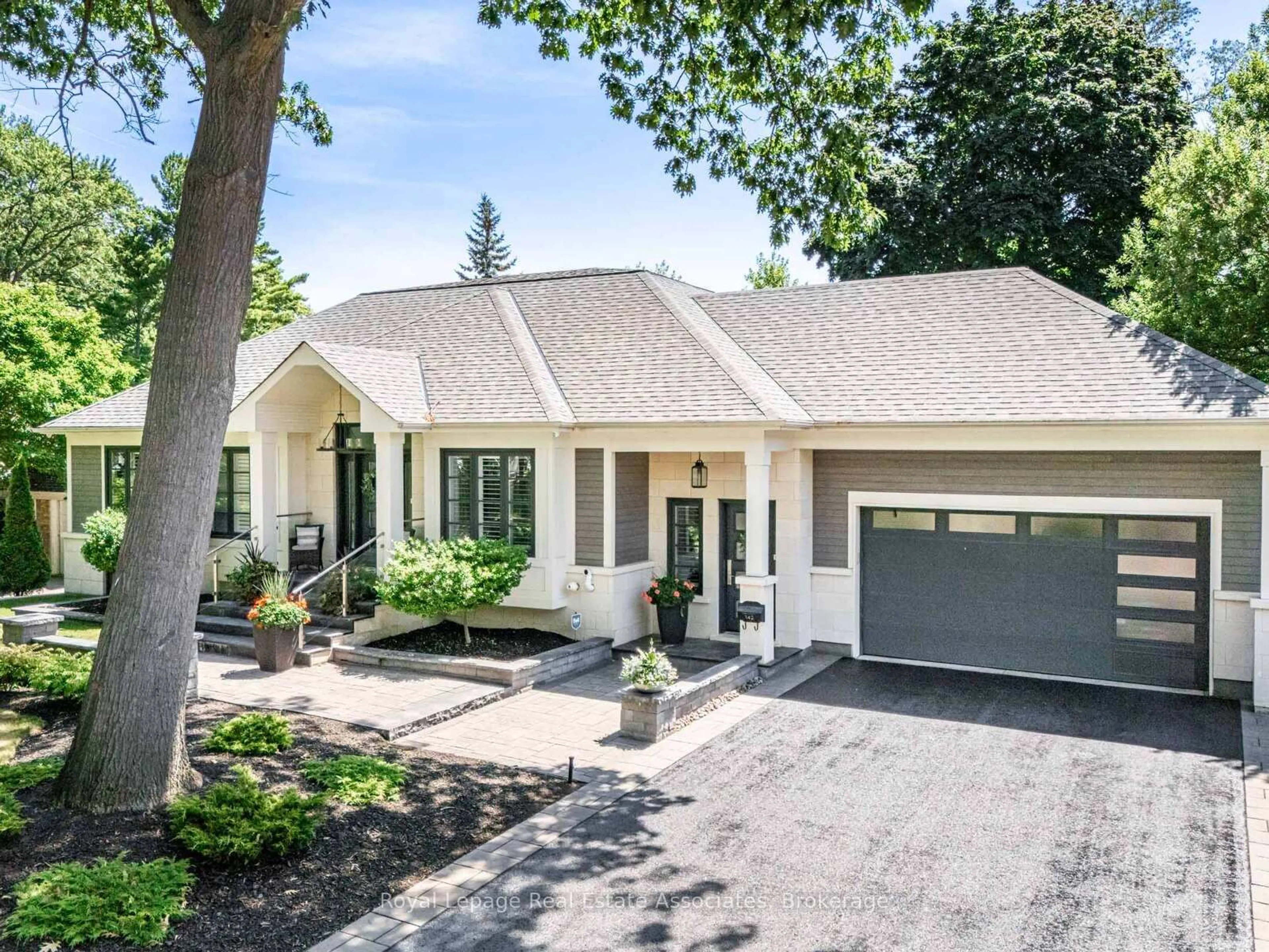 Home with brick exterior material, street for 142 Mineola Rd, Mississauga Ontario L5G 2E8
