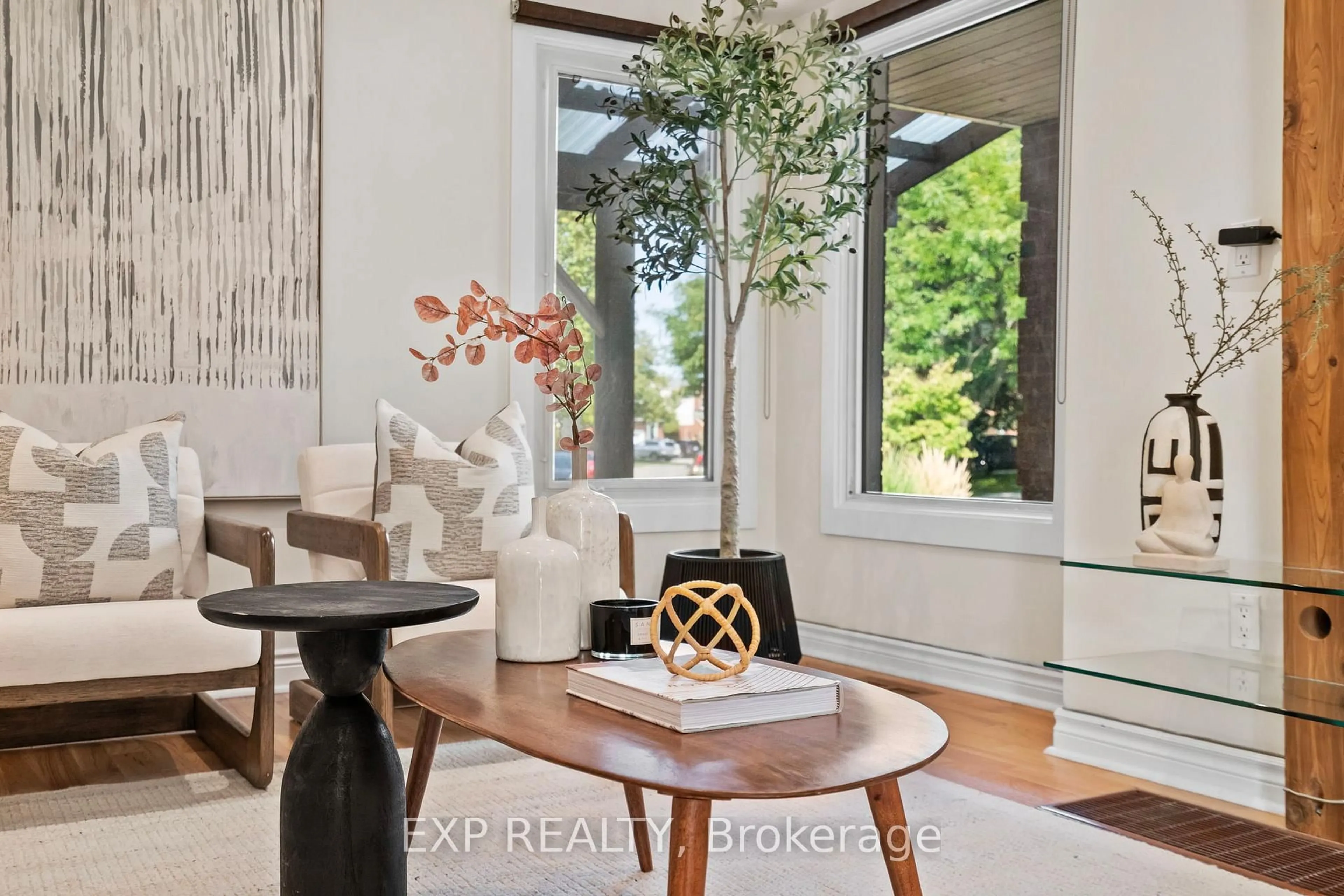 Unknown for 2064 Glenada Cres, Oakville Ontario L6H 4M2