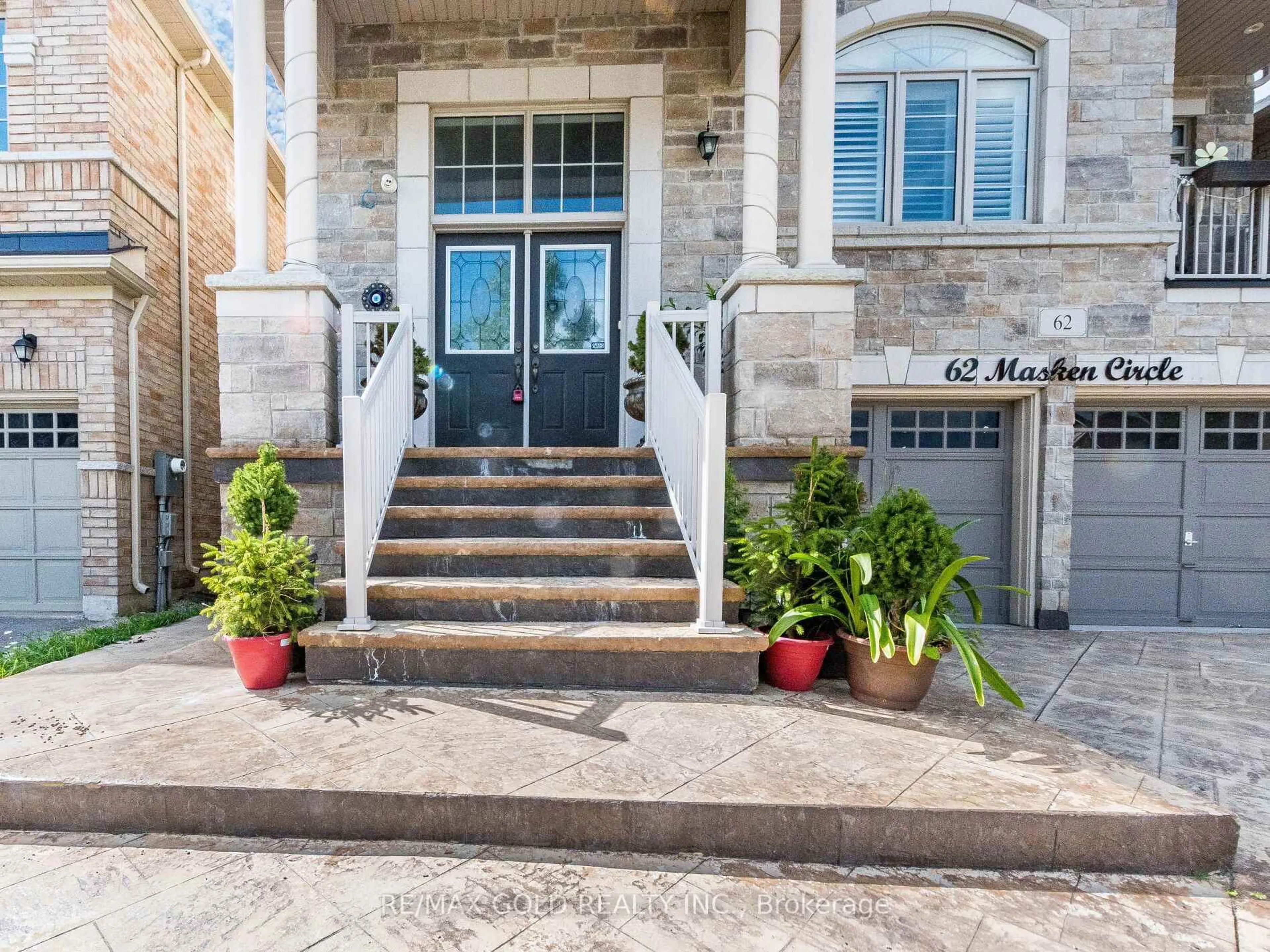 Indoor entryway for 62 Masken Circ, Brampton Ontario L7A 4K3