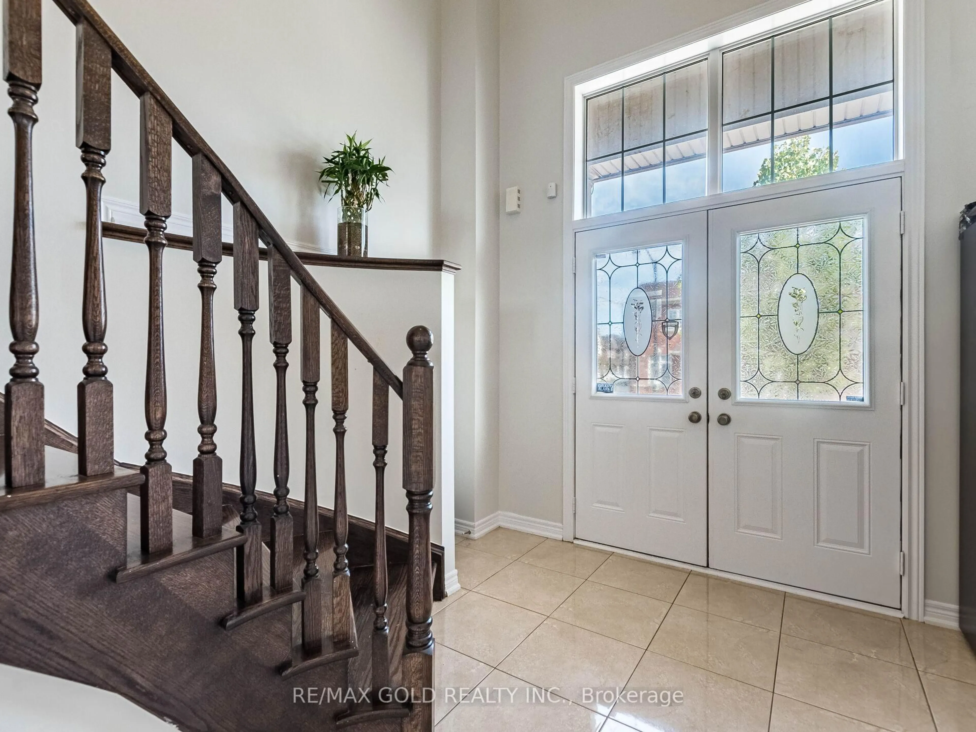 Indoor entryway for 62 Masken Circ, Brampton Ontario L7A 4K3