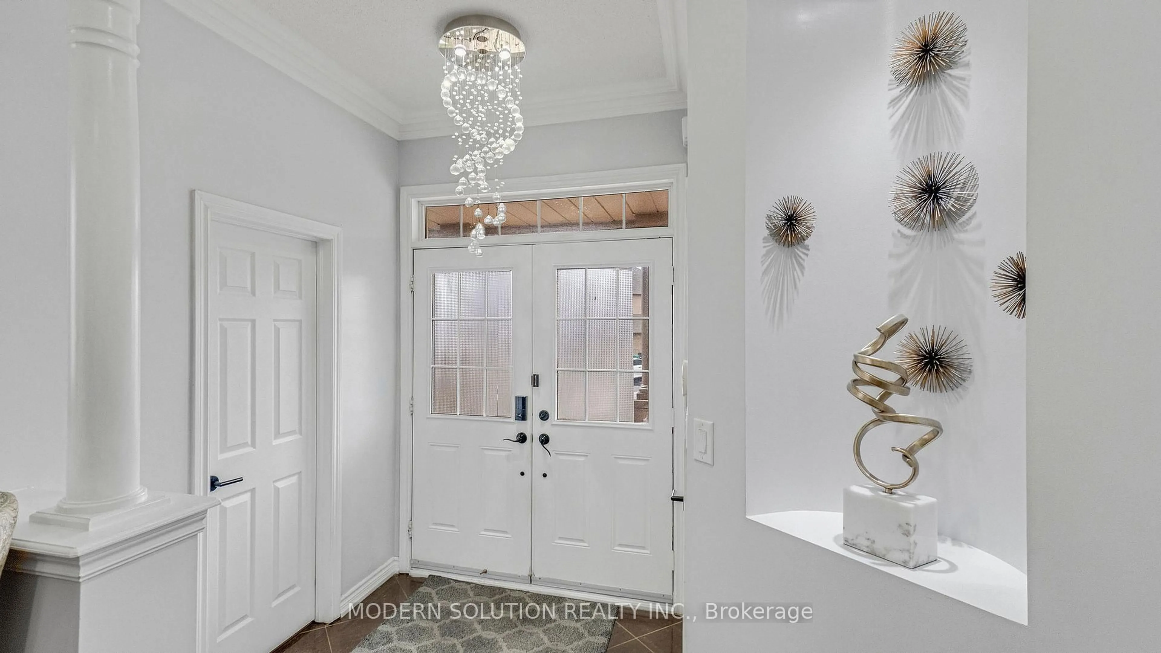 Indoor entryway for 31 Silver Willow Tr, Brampton Ontario L6R 0P2