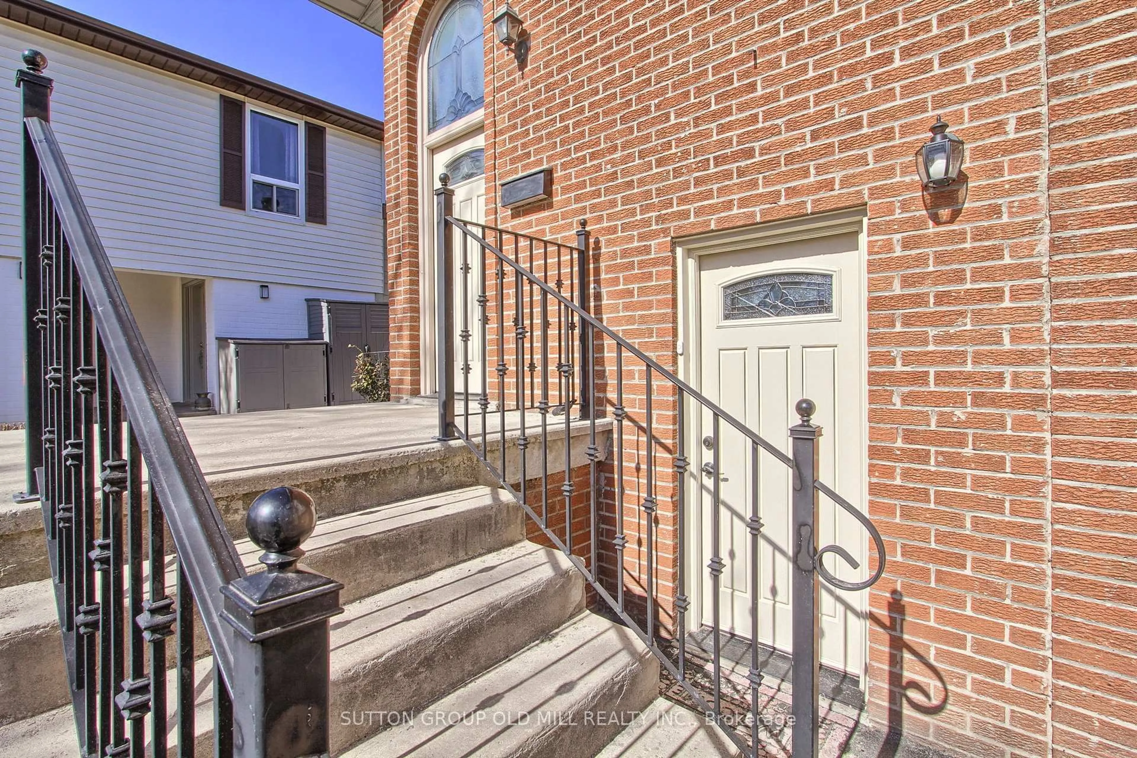 Unknown for 1261 Consort Cres, Burlington Ontario L7M 1J8