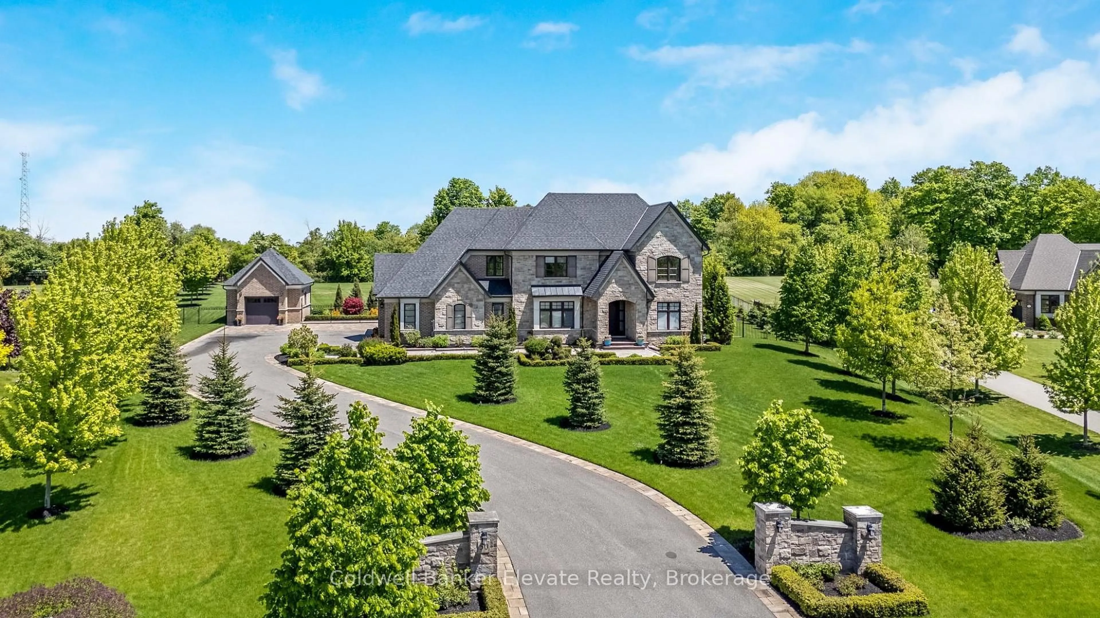 A pic from outside/outdoor area/front of a property/back of a property/a pic from drone, unknown for 50 Autumn Circ, Halton Hills Ontario L0P 1H0