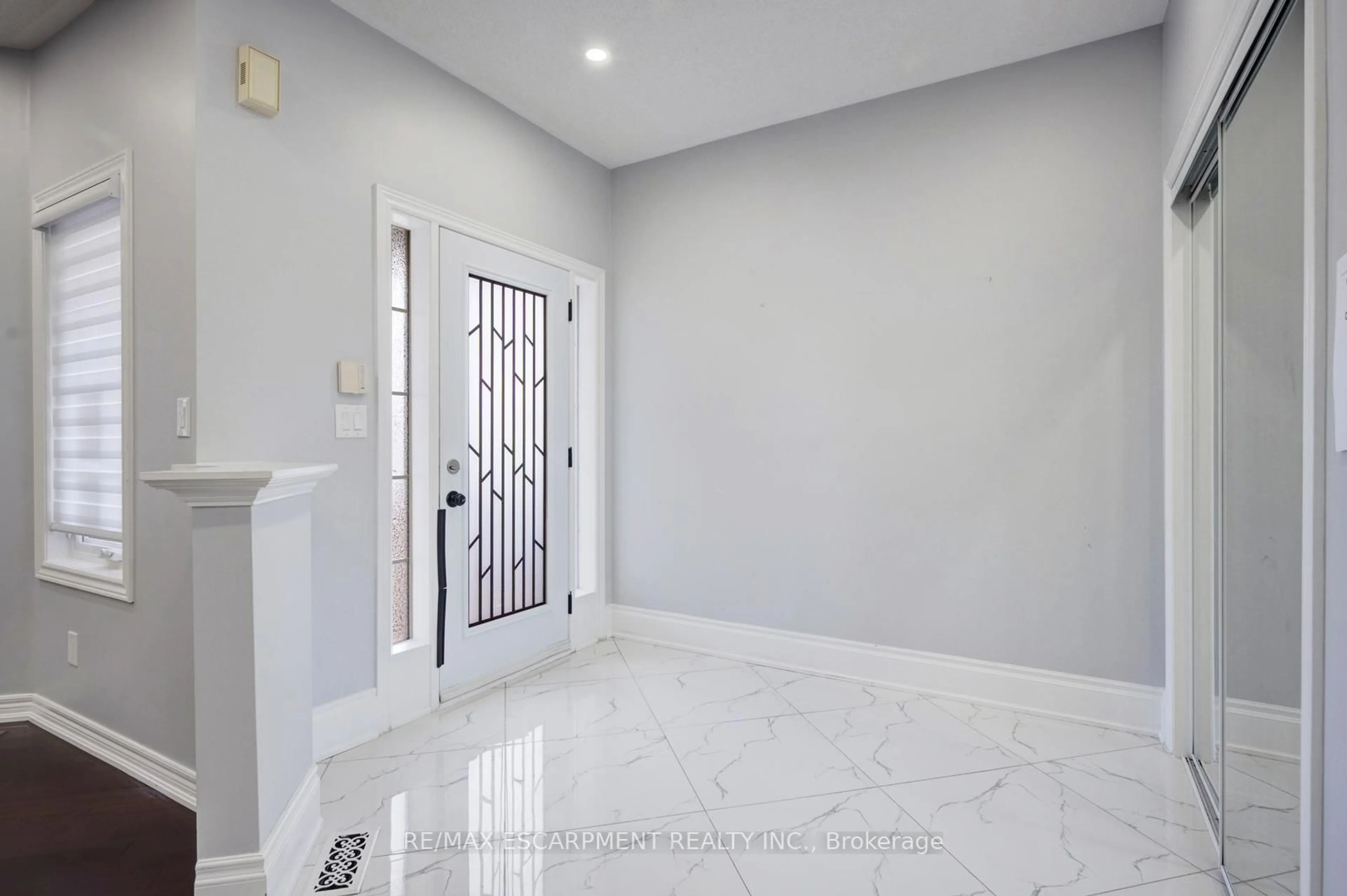 Indoor foyer for 12 Larkdale Terr, Brampton Ontario L6R 1W5