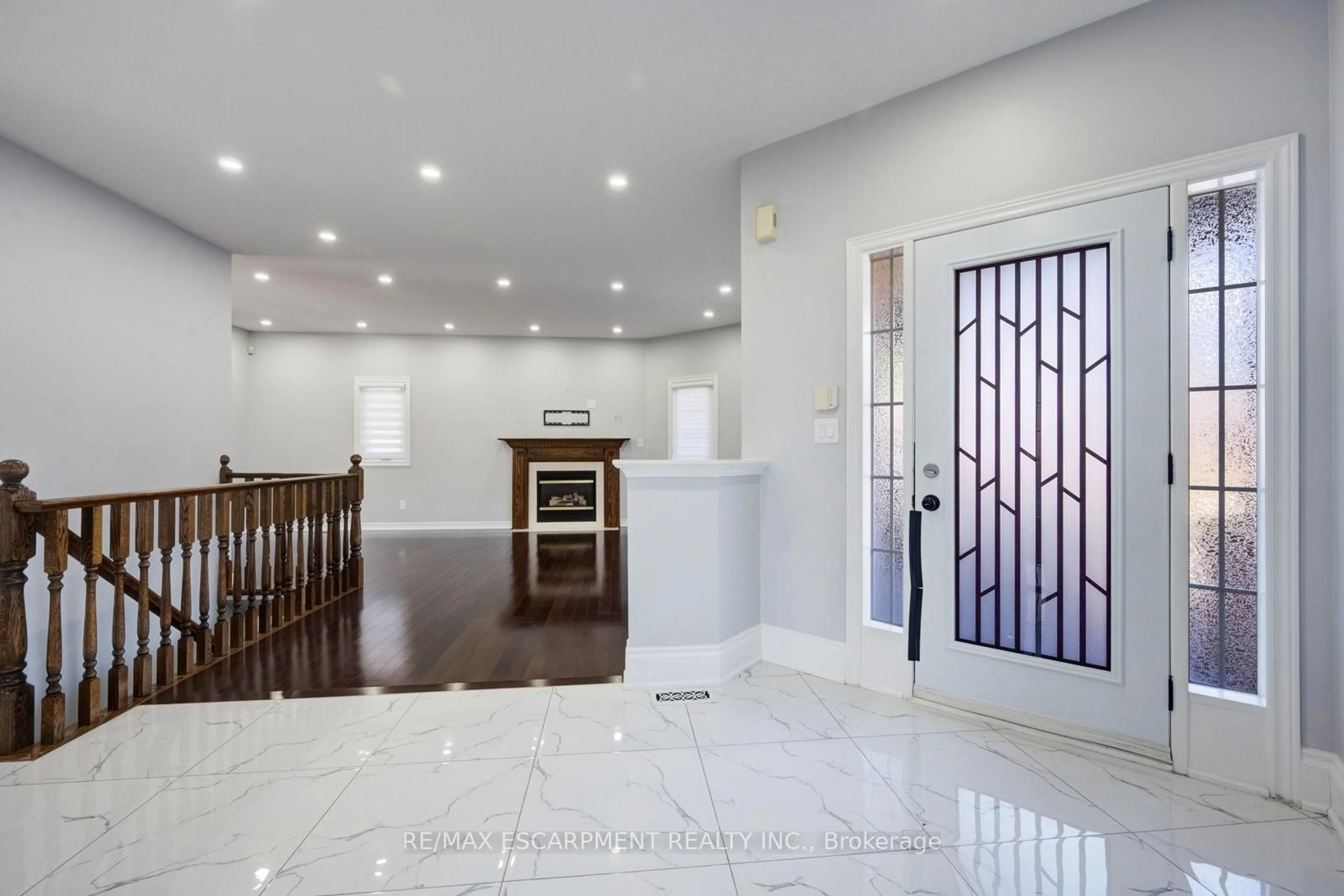 Indoor entryway for 12 Larkdale Terr, Brampton Ontario L6R 1W5