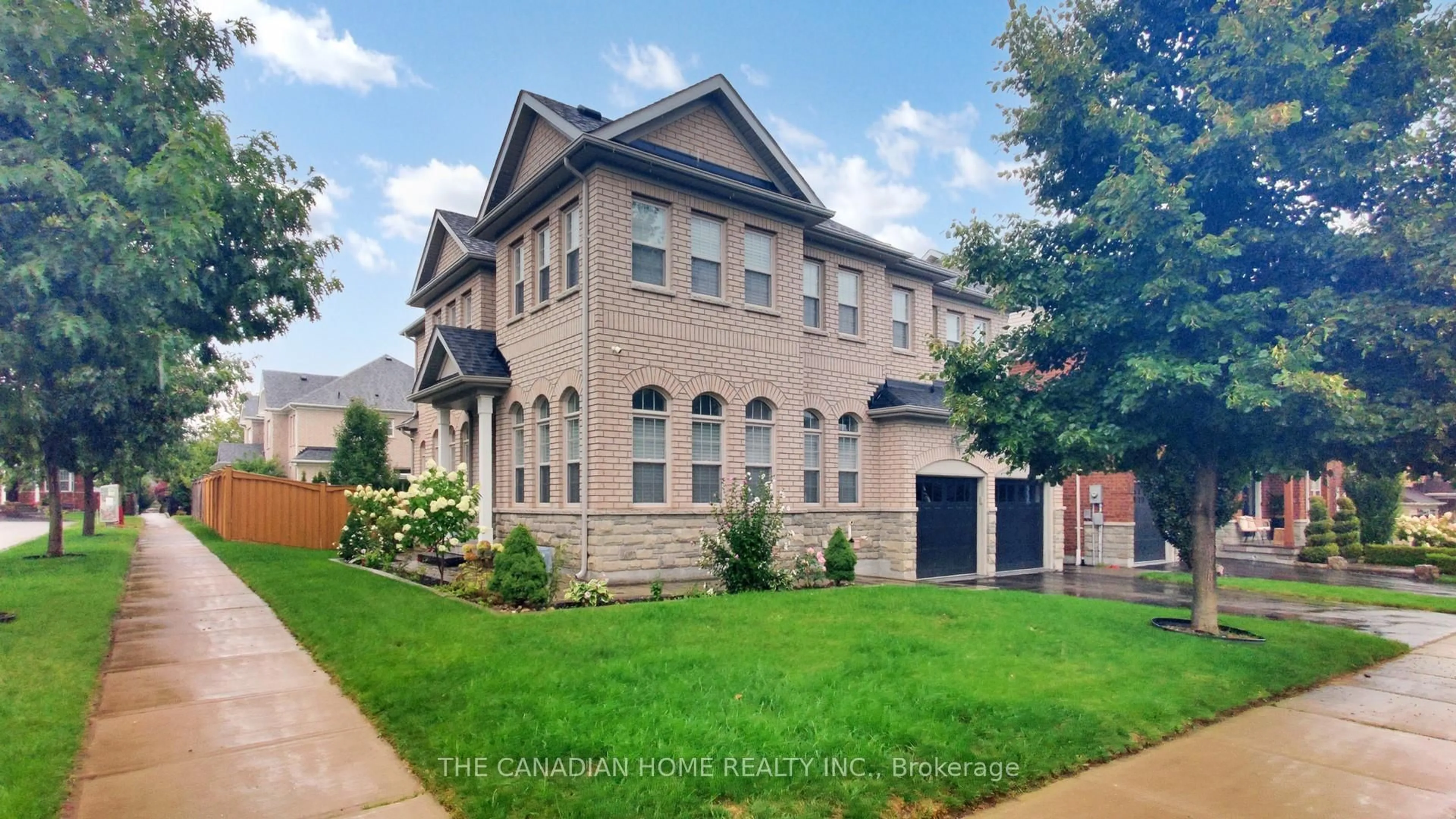 Home with brick exterior material, street for 43 Mccandless Crt, Caledon Ontario L7C 3R6