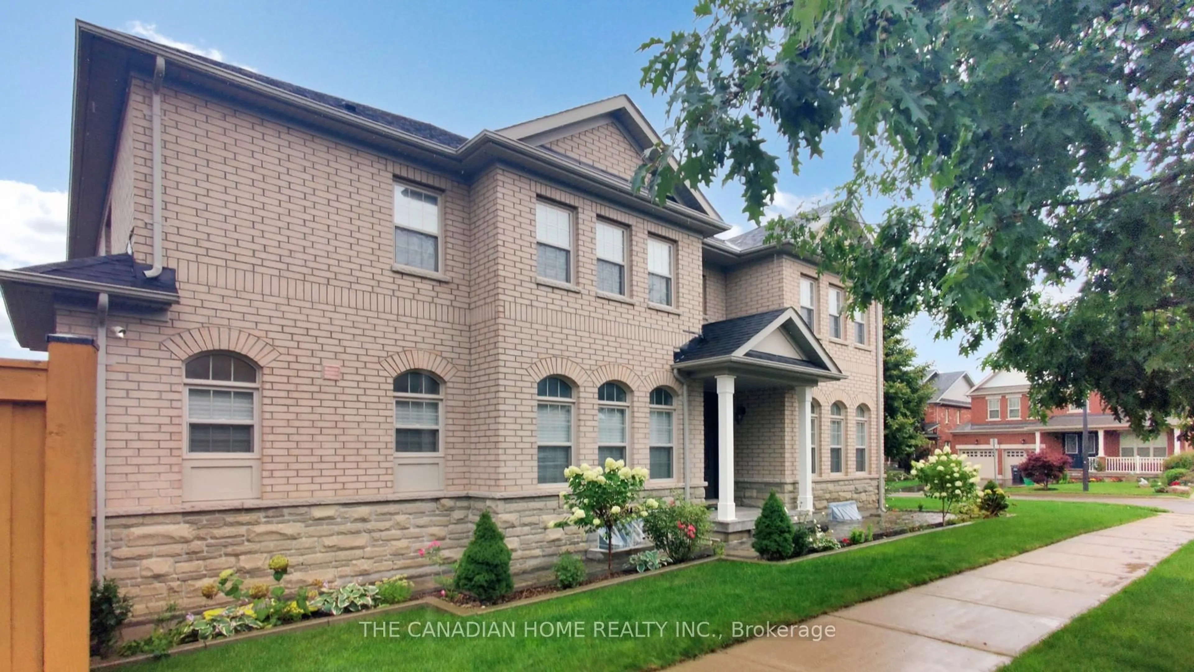 Home with brick exterior material, street for 43 Mccandless Crt, Caledon Ontario L7C 3R6