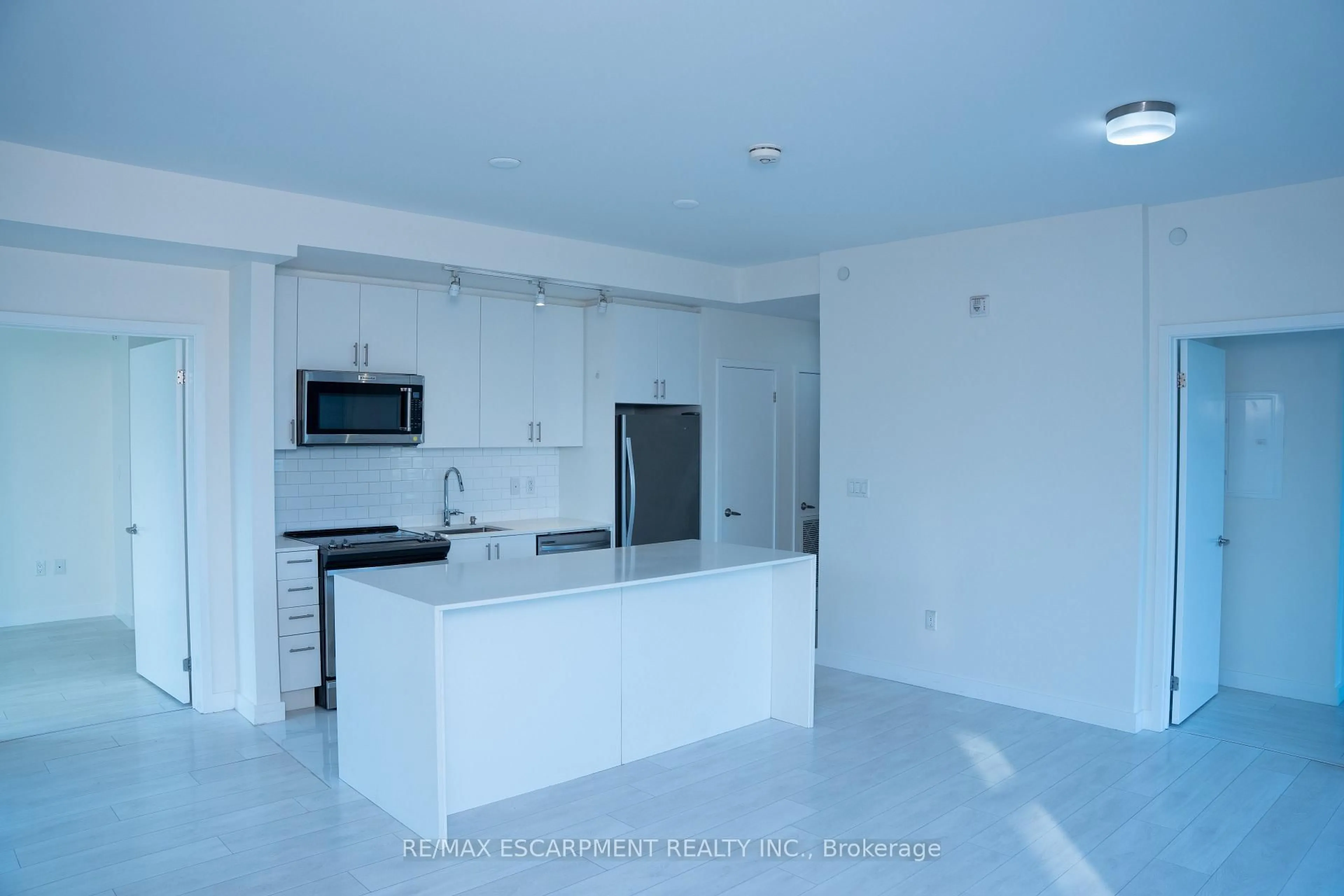 Open concept kitchen, unknown for 210 Sabina Dr #103, Oakville Ontario L6H 7C3