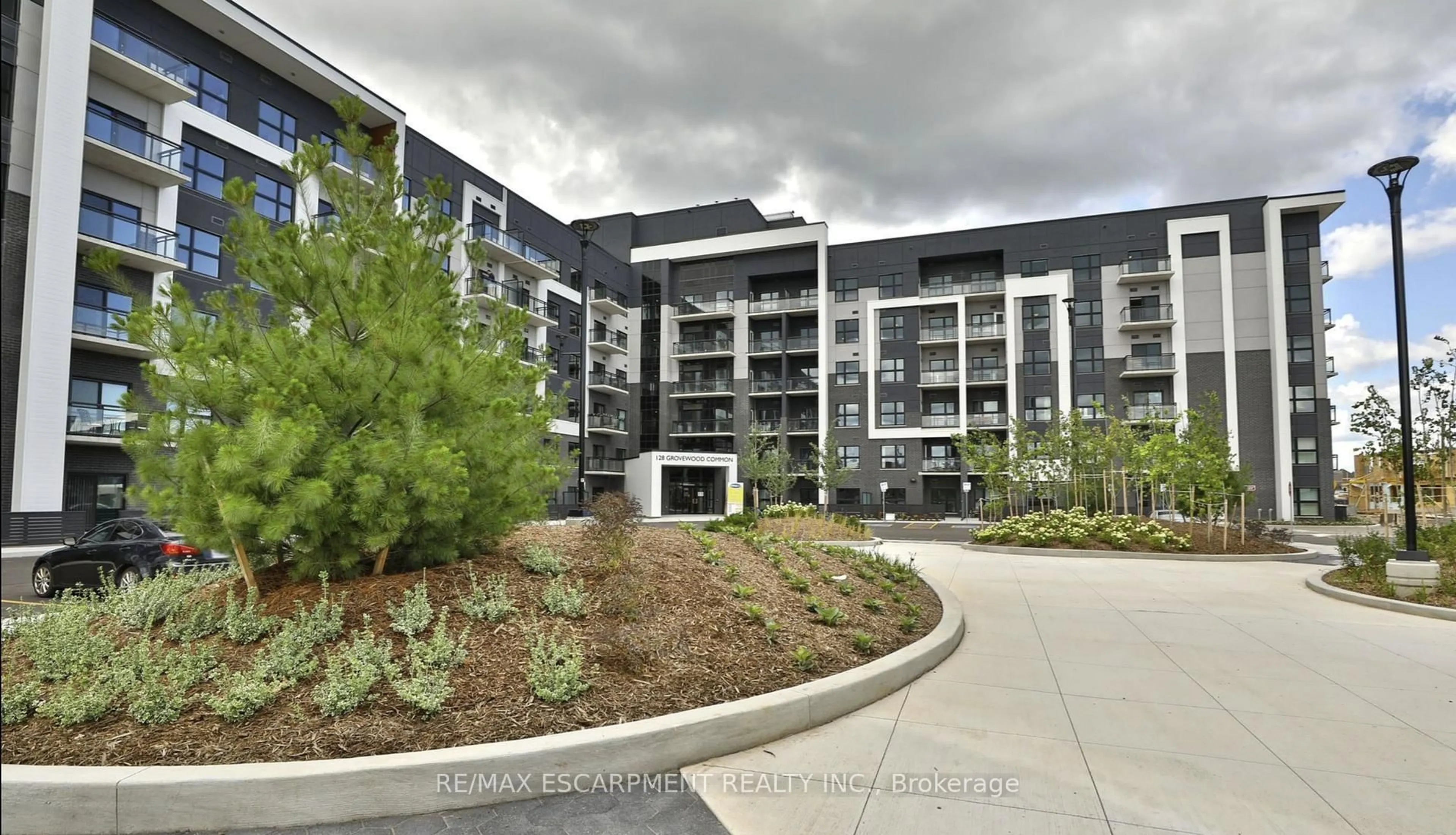 A pic from outside/outdoor area/front of a property/back of a property/a pic from drone, unknown for 128 Grovewood Common #632, Oakville Ontario L6H 0K3