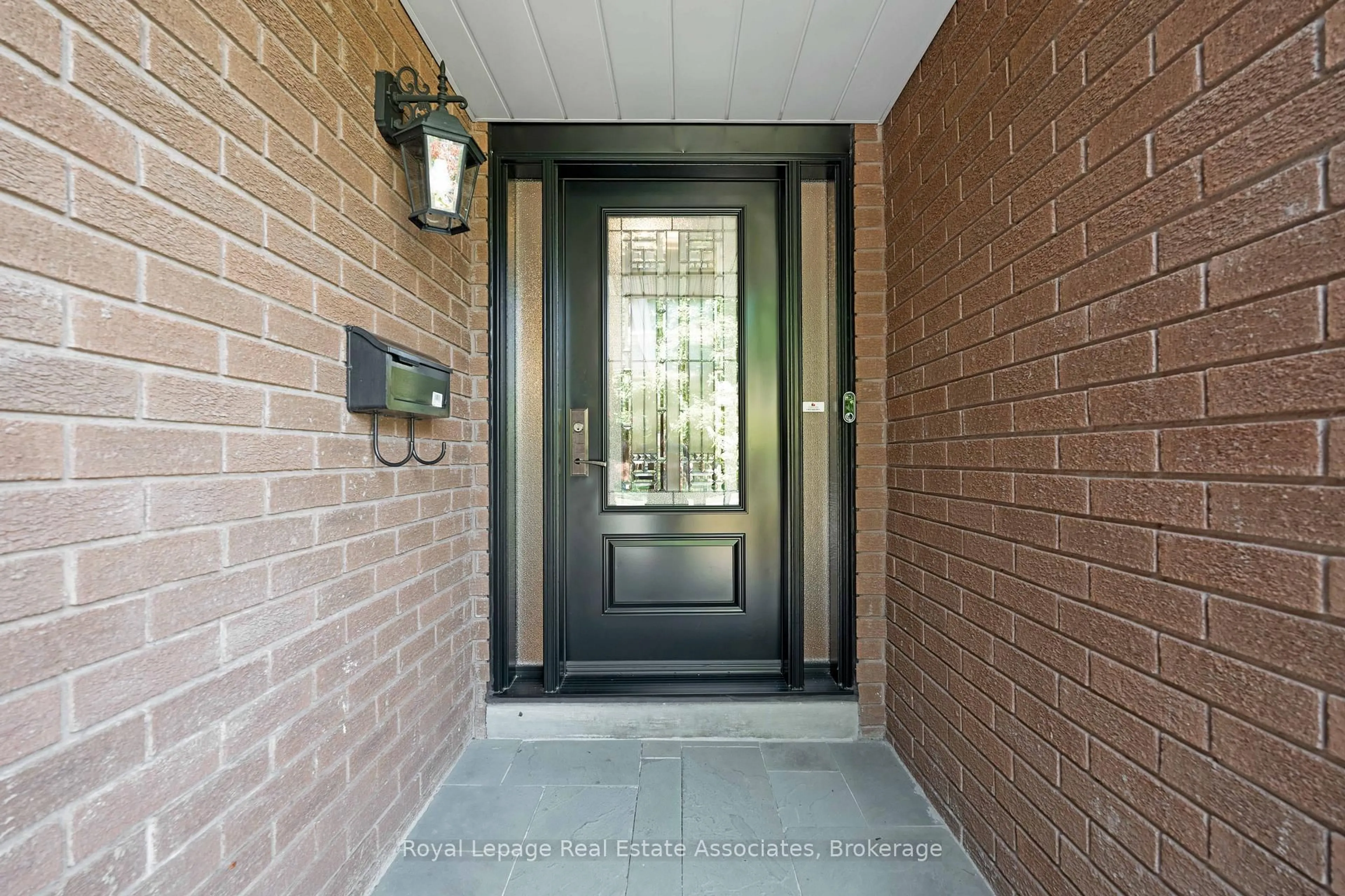 Indoor foyer for 1202 Monks Passage, Oakville Ontario L6M 1M2